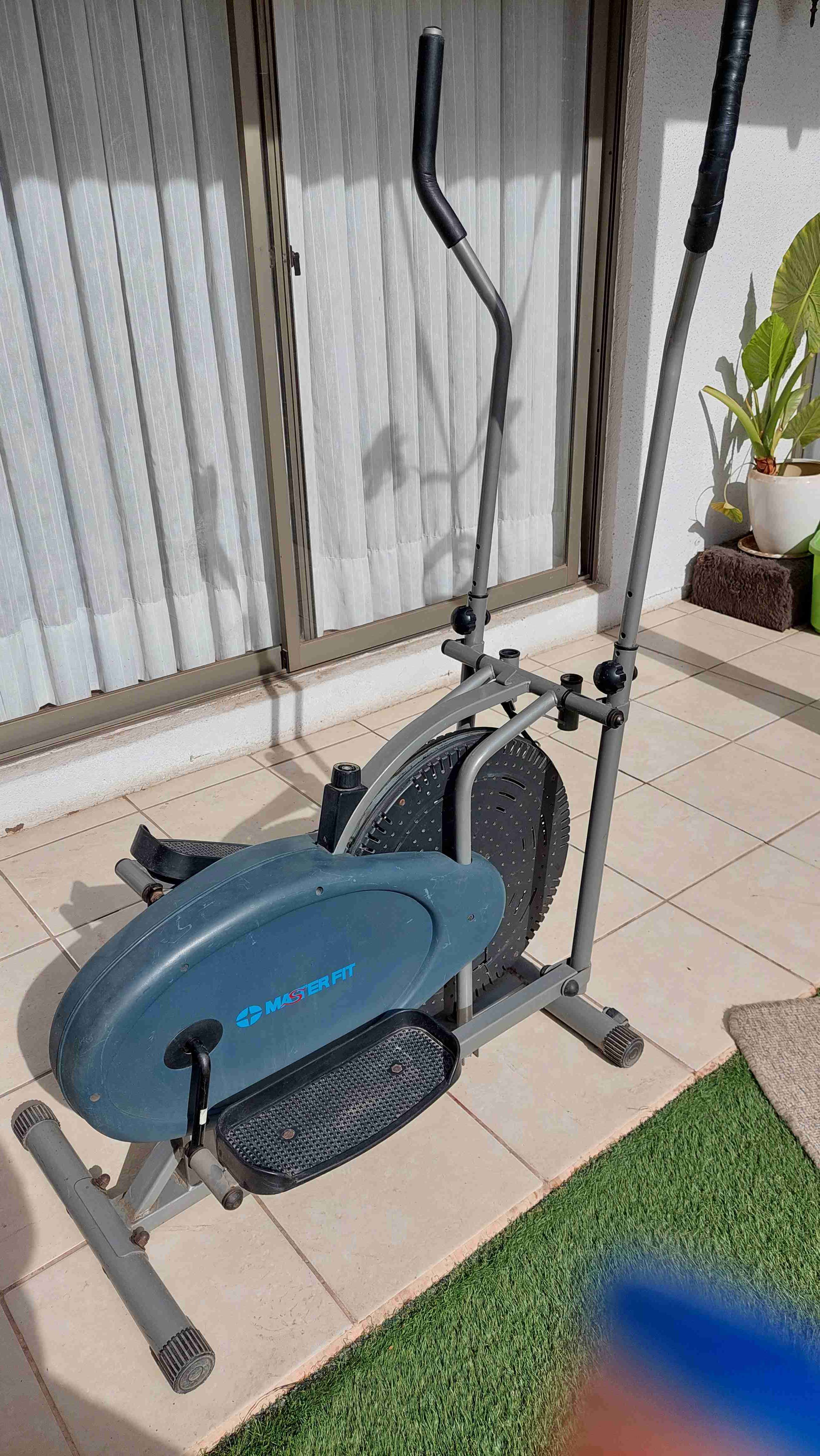 Bicicleta elíptica Master Fit gris