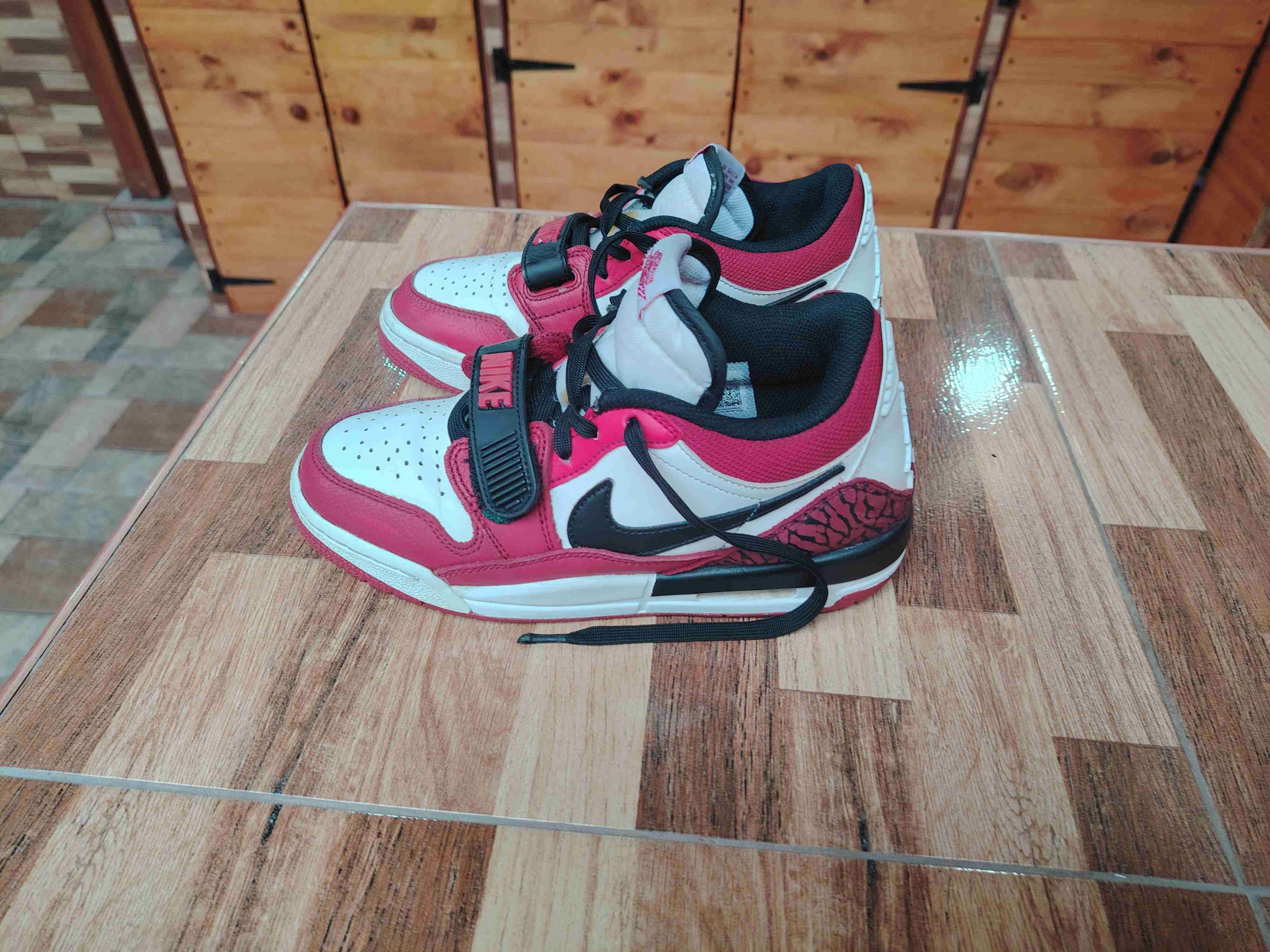 Zapatillas Nike rojas y blancas - miniatura 2