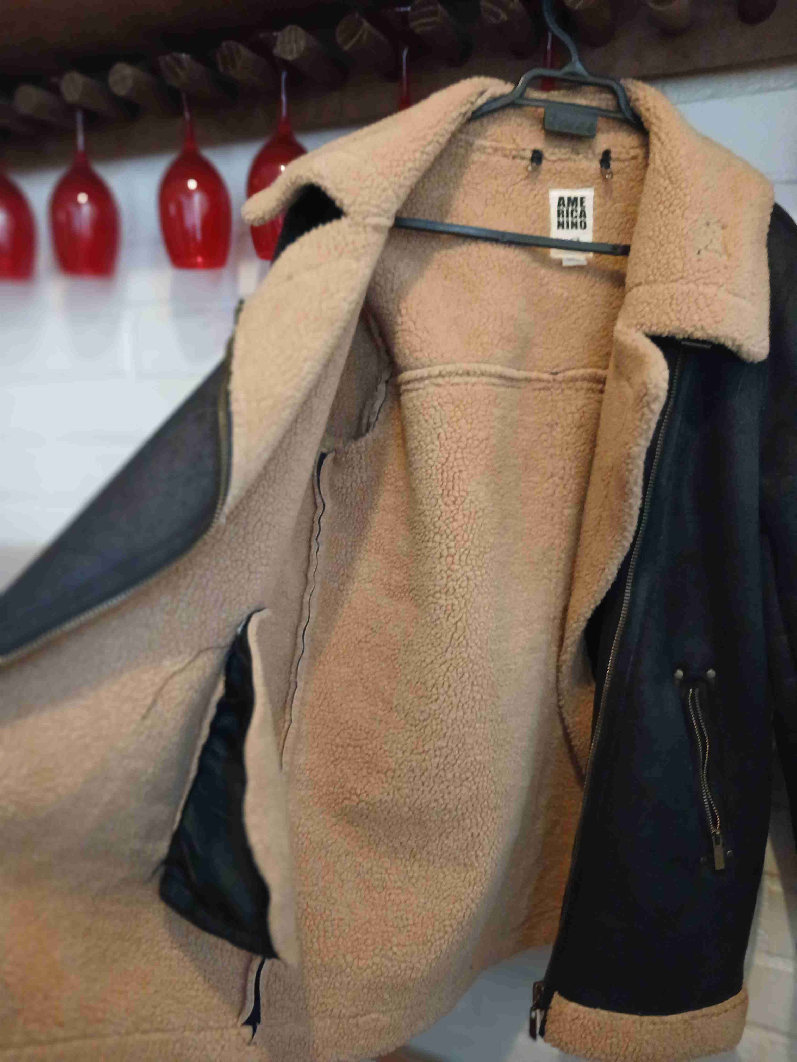 Chaqueta abrigada negra con borrego - miniatura 2