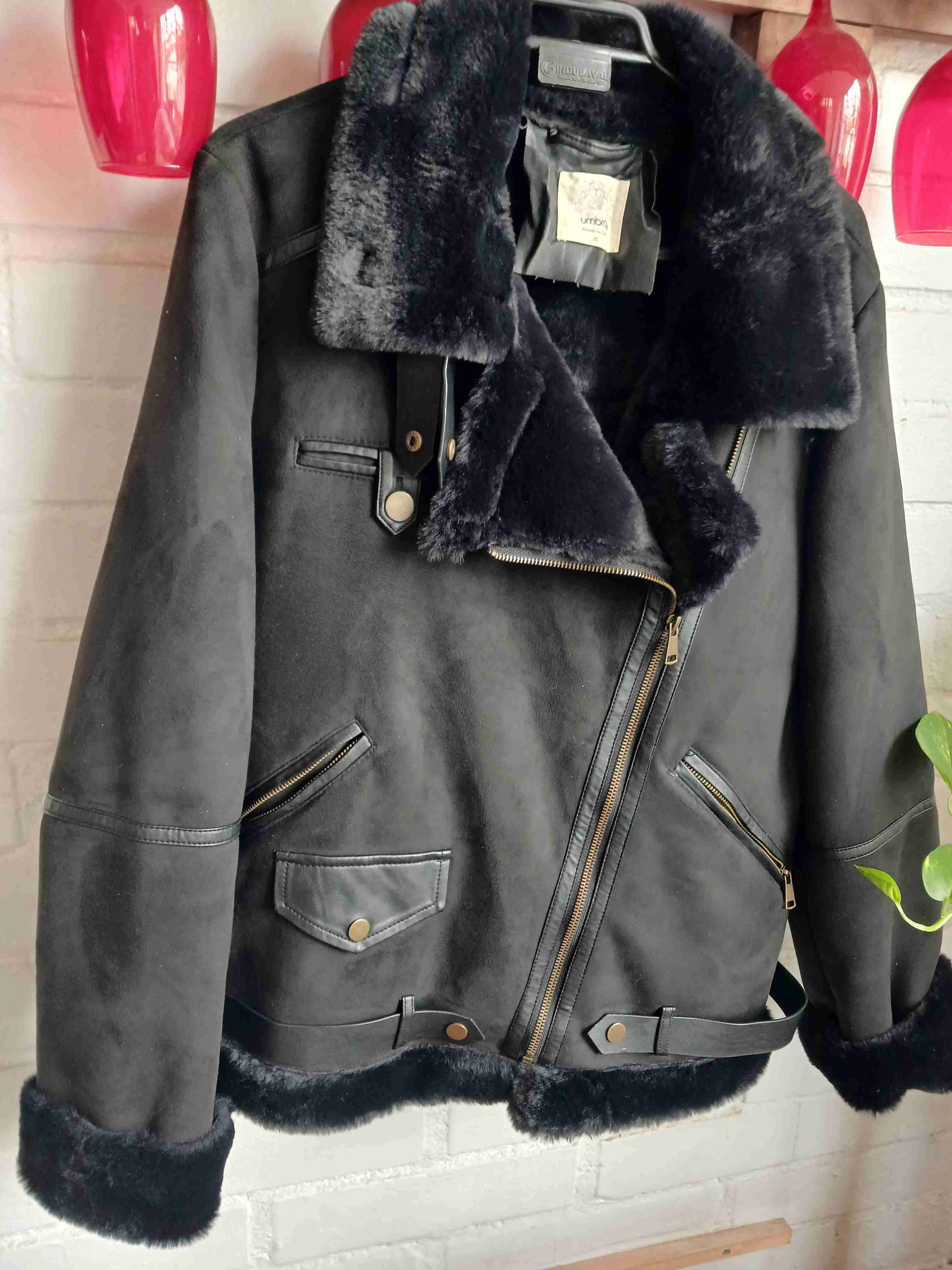 Chaqueta abrigada negra con borrego - miniatura 3