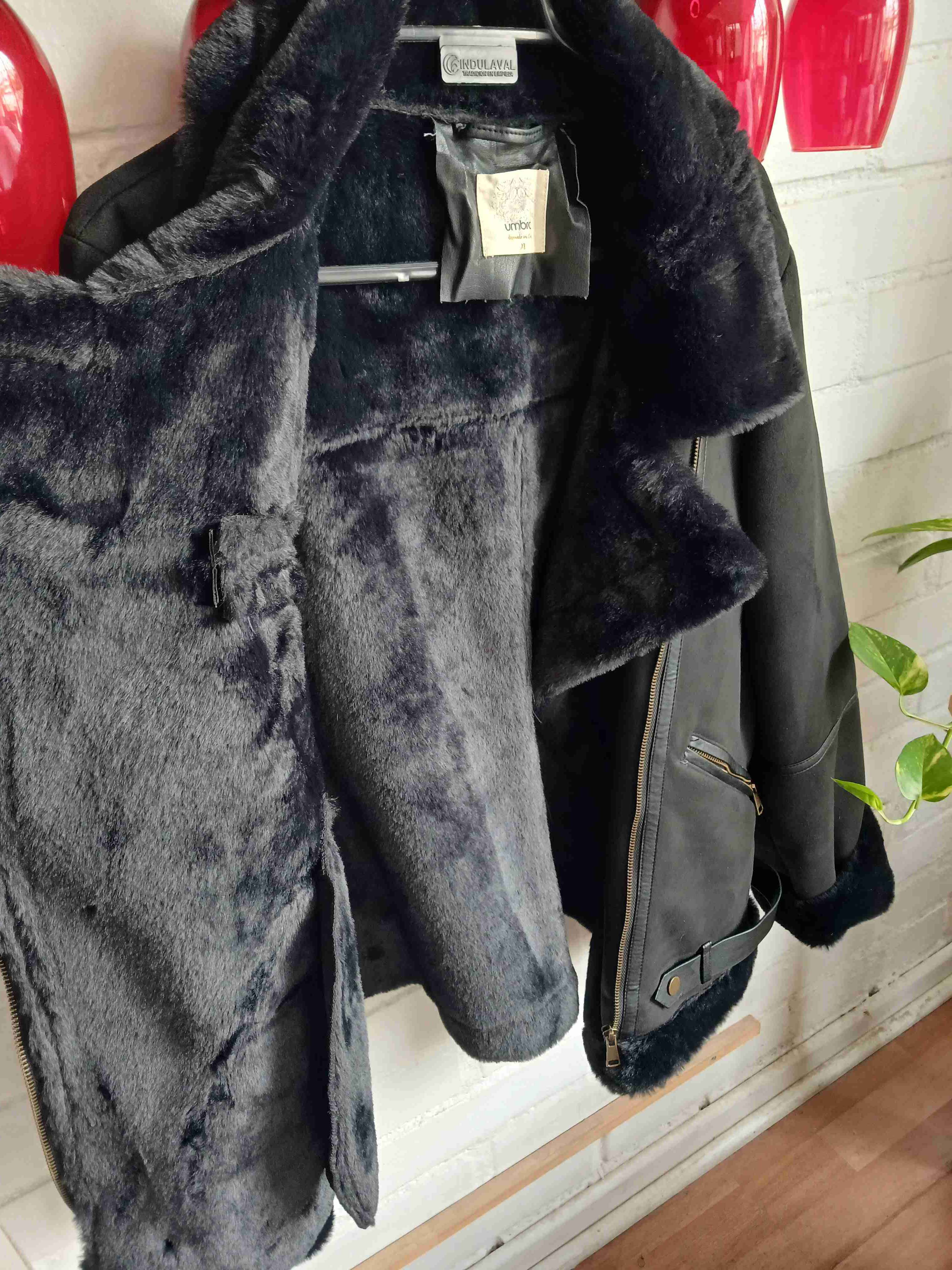 Chaqueta abrigada negra con borrego - miniatura 4