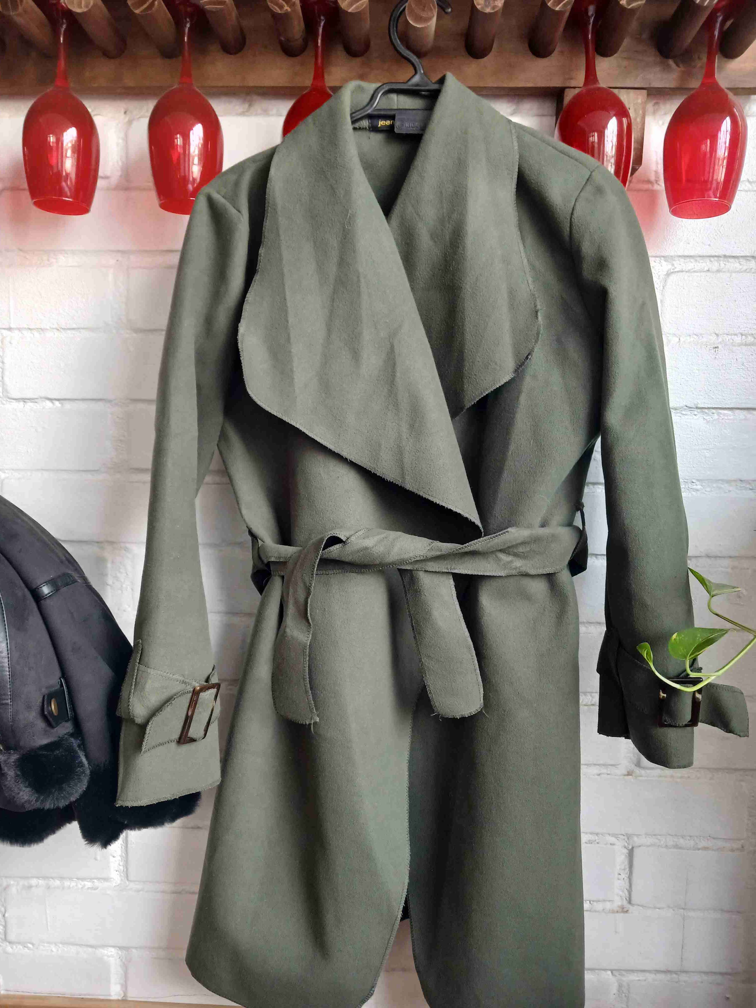 Chaqueta abrigada negra con borrego - miniatura 6