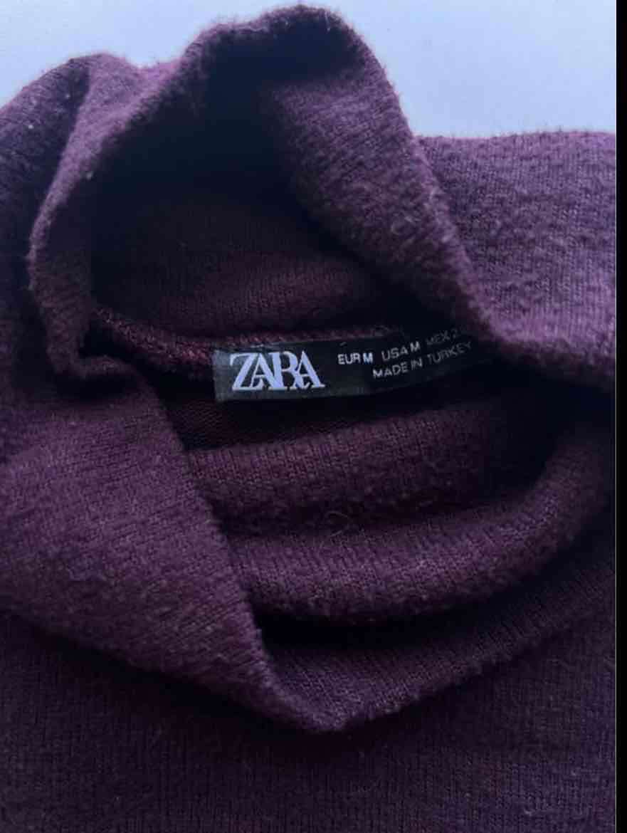 Suéter Zara burdeo de cuello alto - miniatura 2