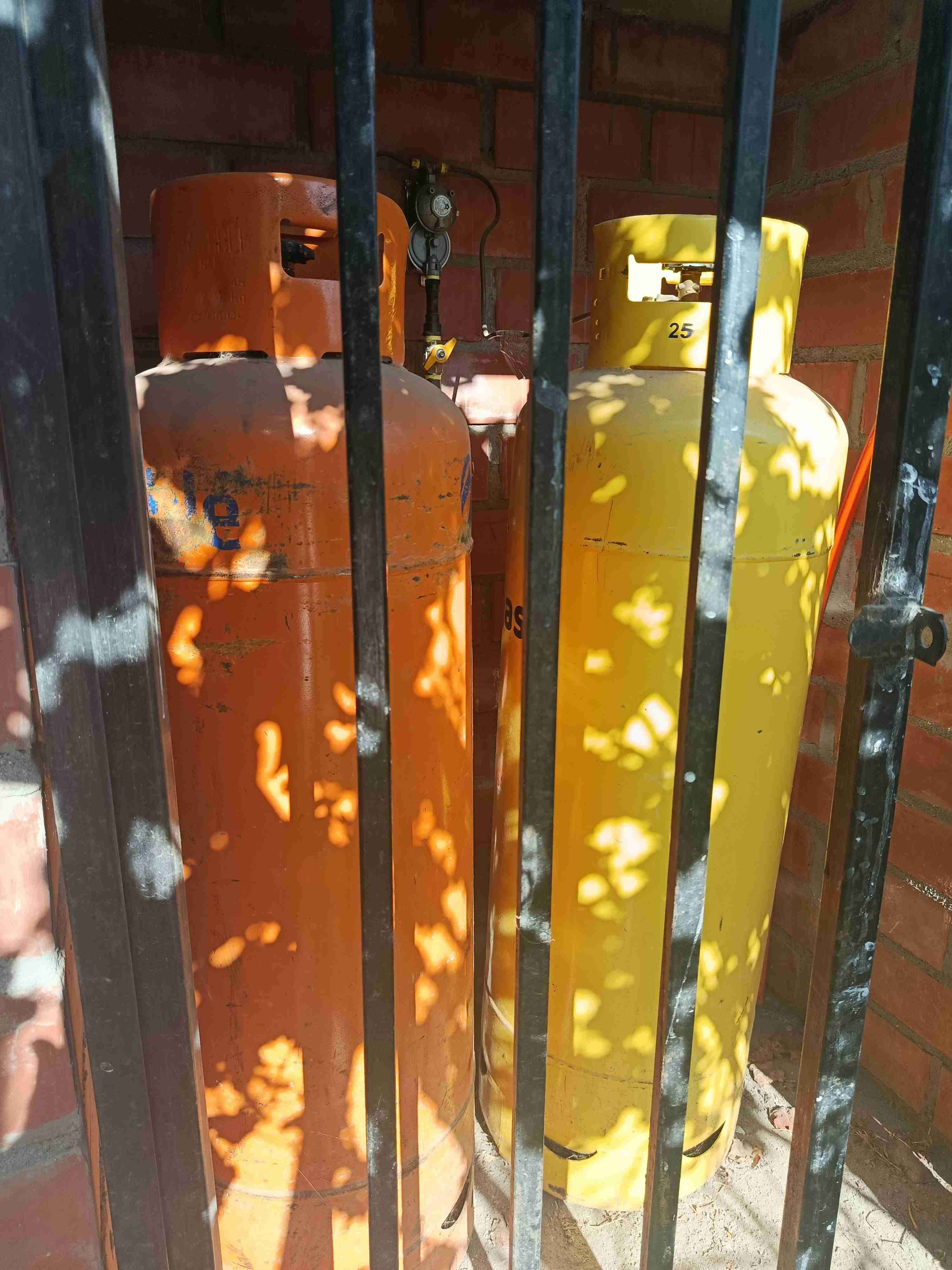 Cama matrimonial en buen estado - miniatura 6