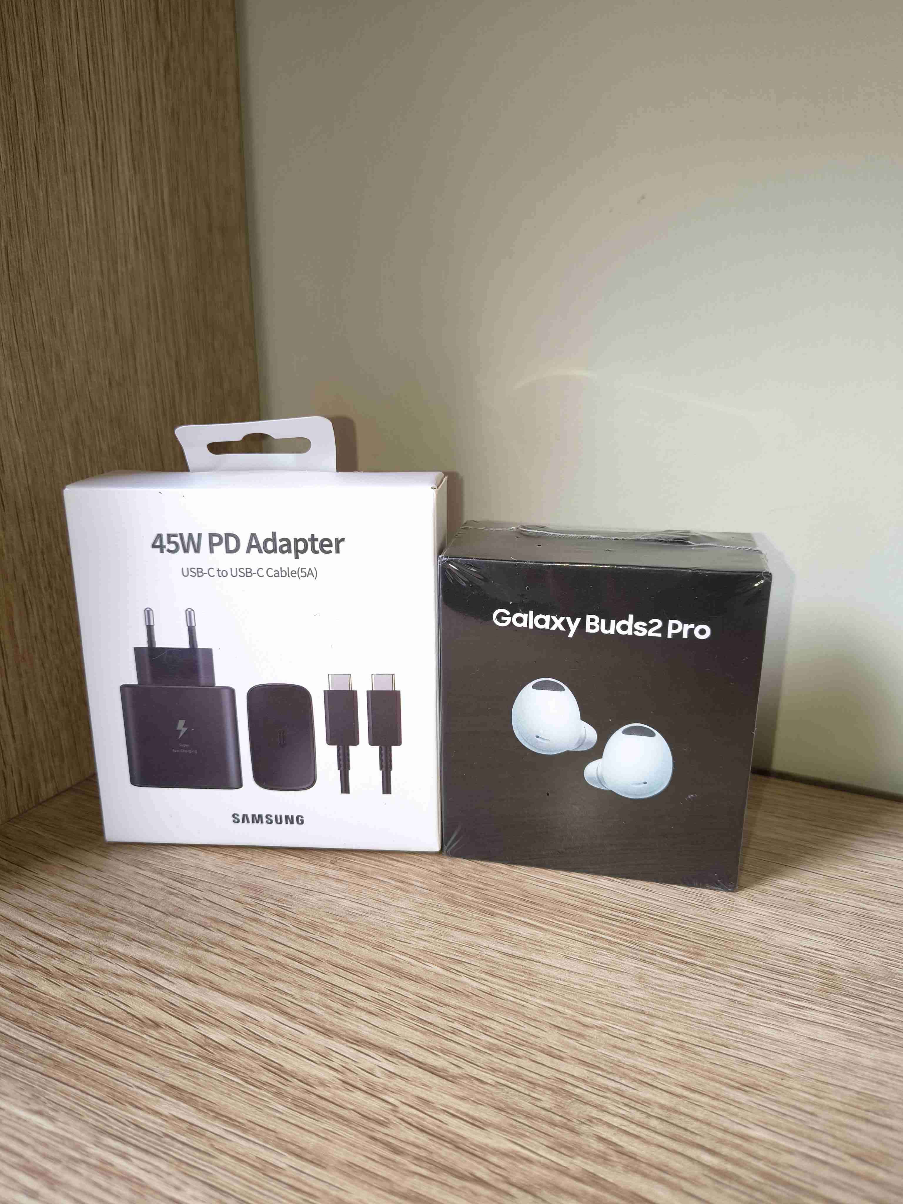 Adaptador Samsung 45W y Galaxy Buds2 Pro