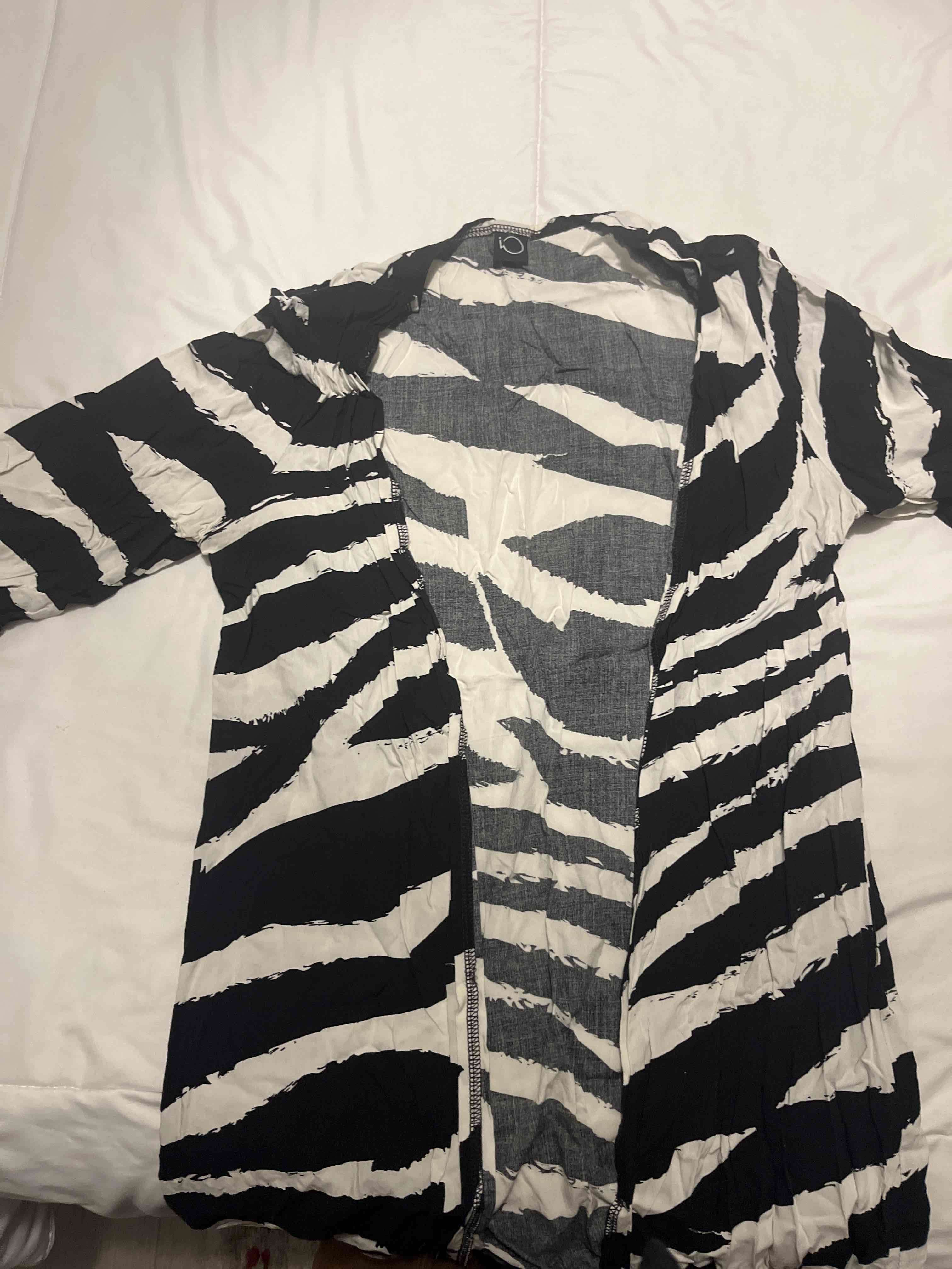 Vestido largo estampado blanco y negro - miniatura 2