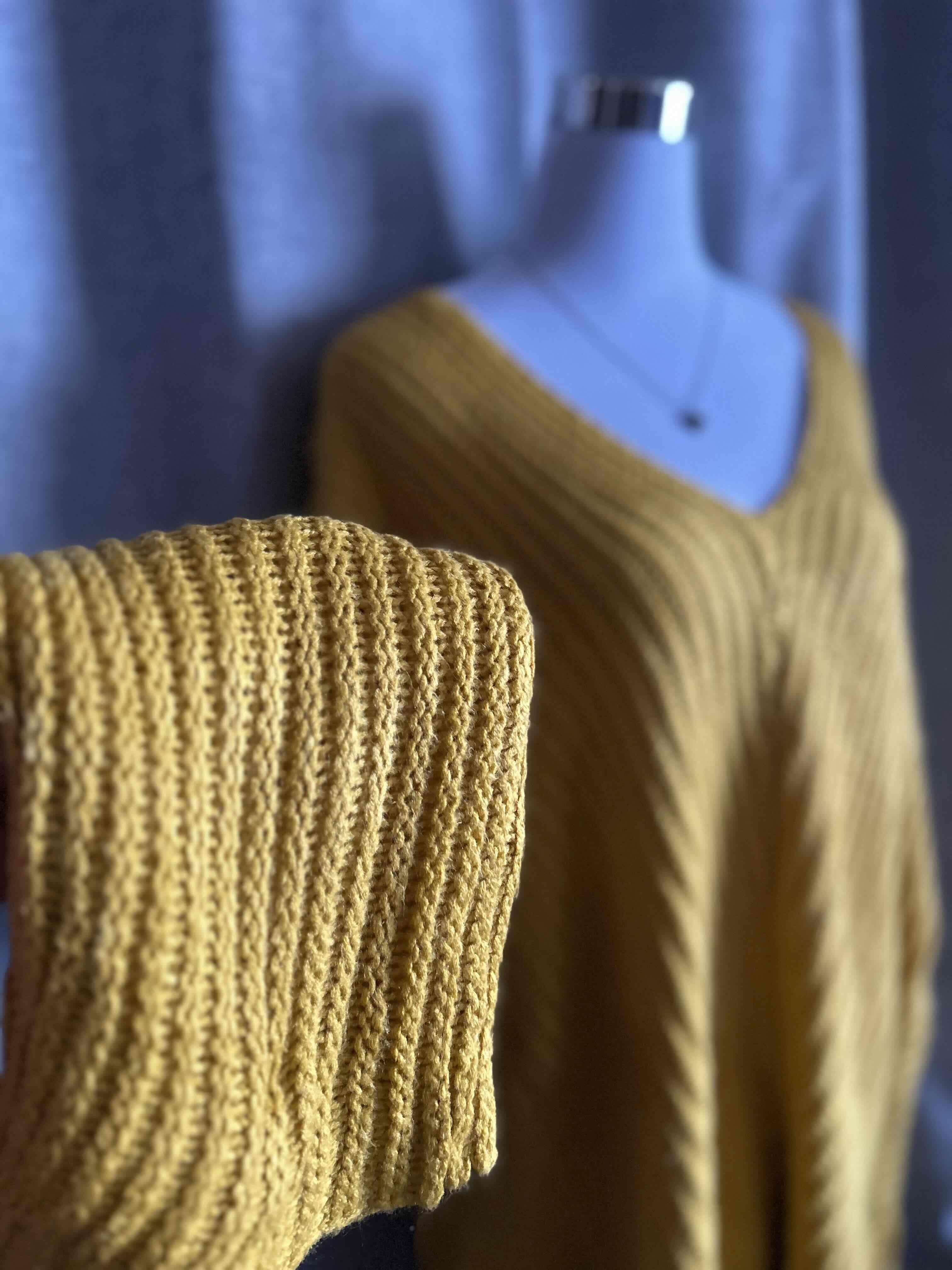 Suéter mostaza de punto grueso - miniatura 2