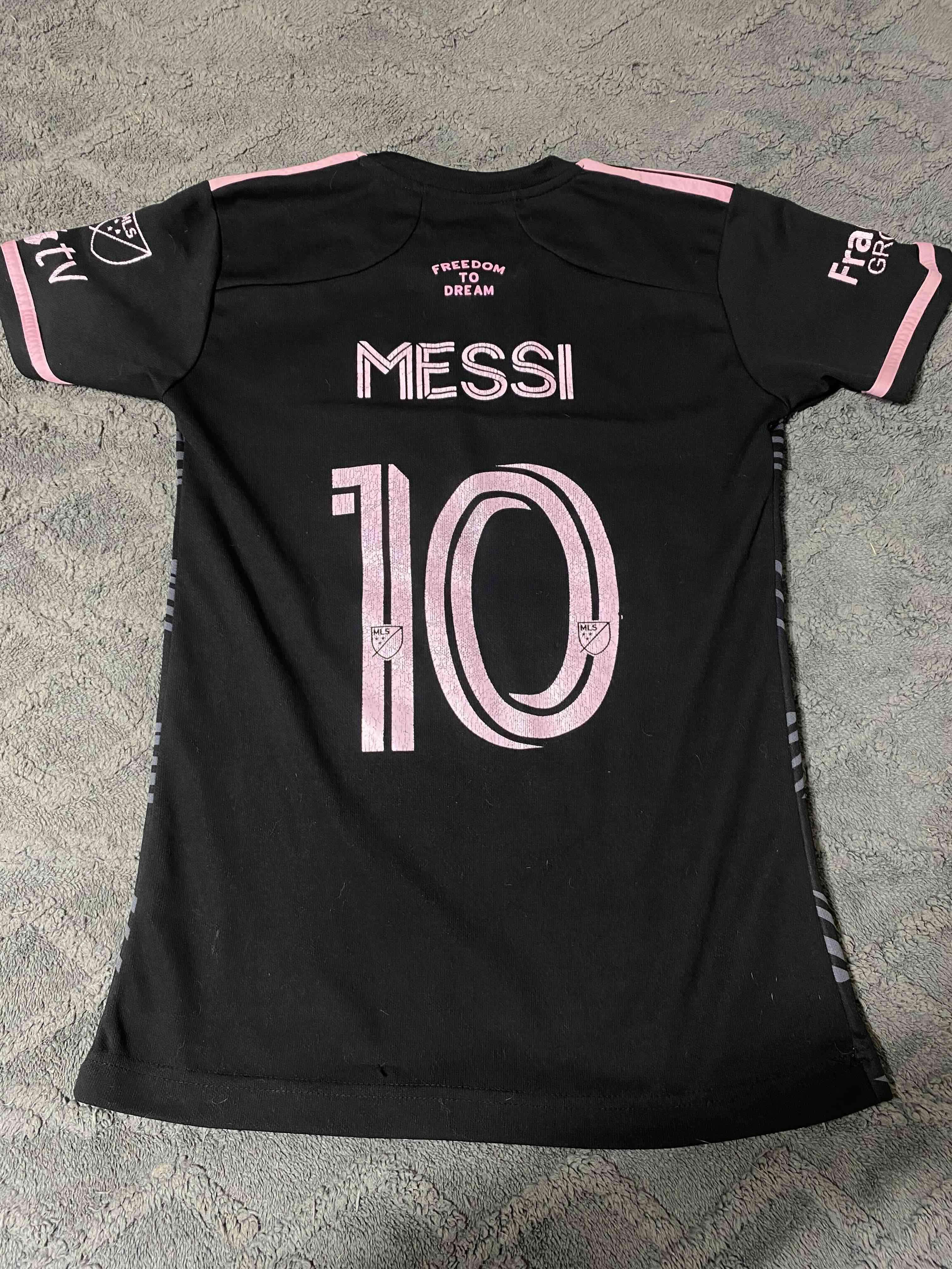 Camiseta deportiva negro y rosa - miniatura 2