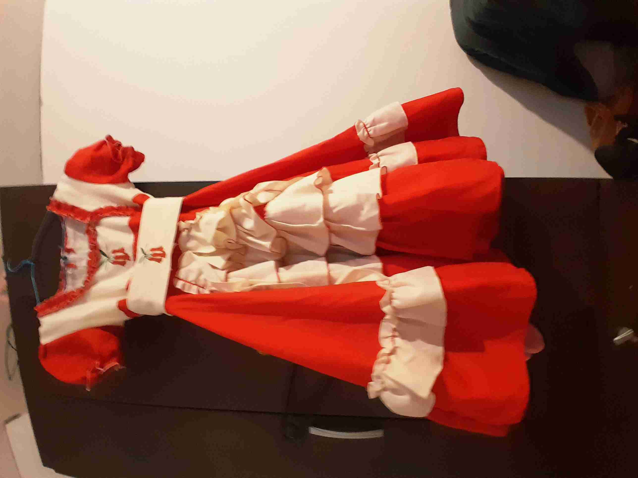 Vestido tradicional rojo y blanco - miniatura 2