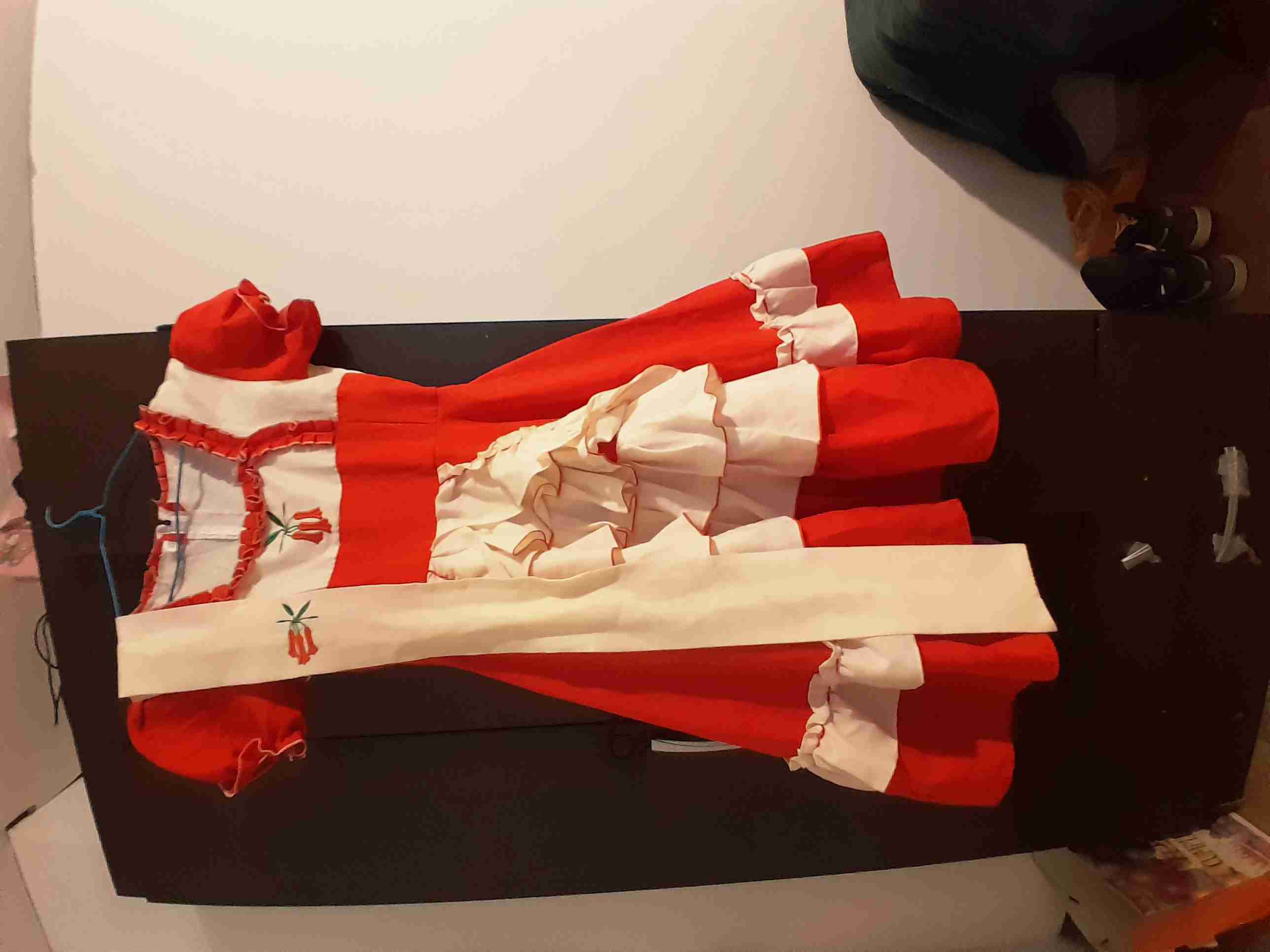 Vestido tradicional rojo y blanco - miniatura 4