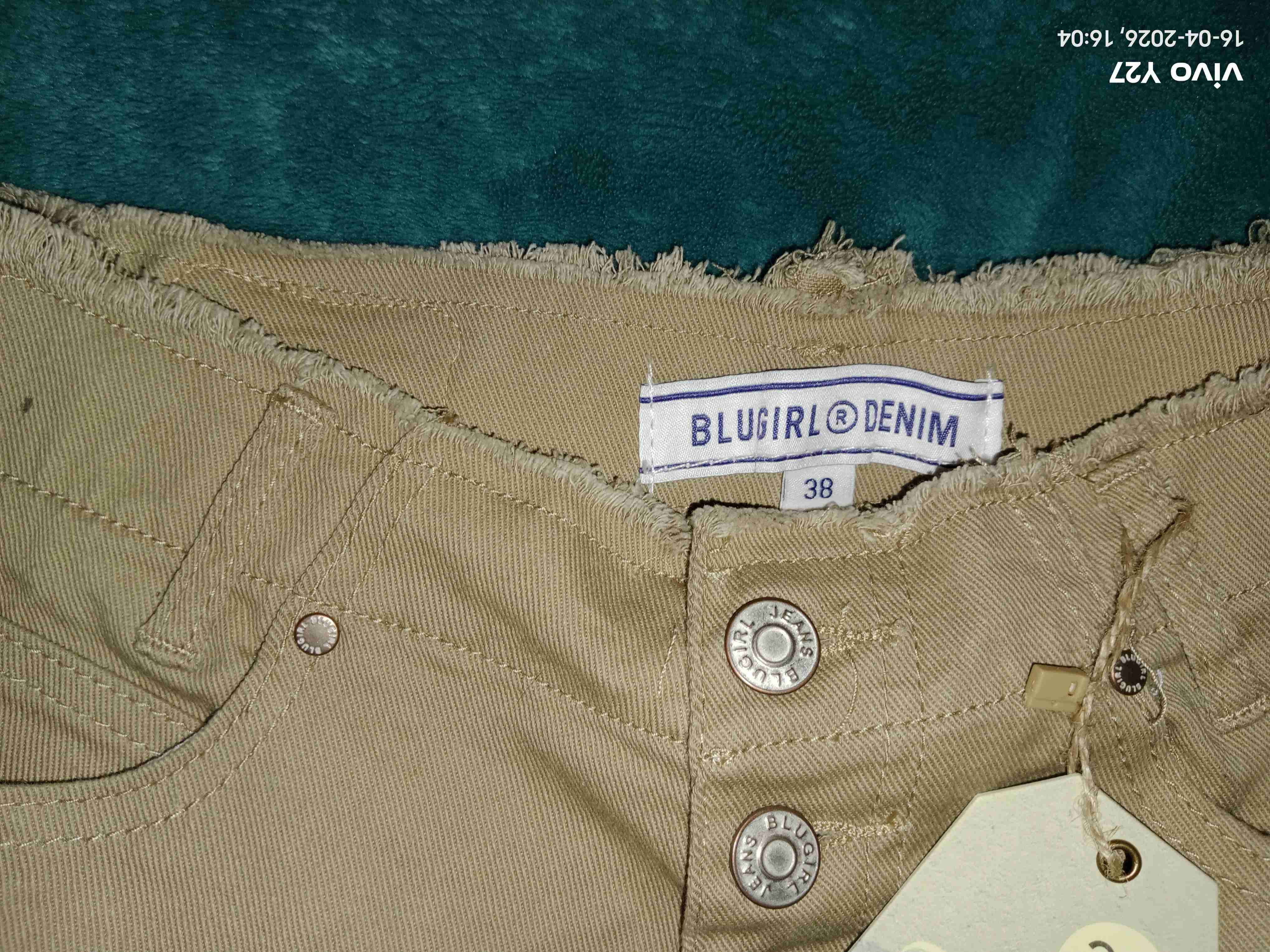 Shorts beige con botones, talle 38 - miniatura 2