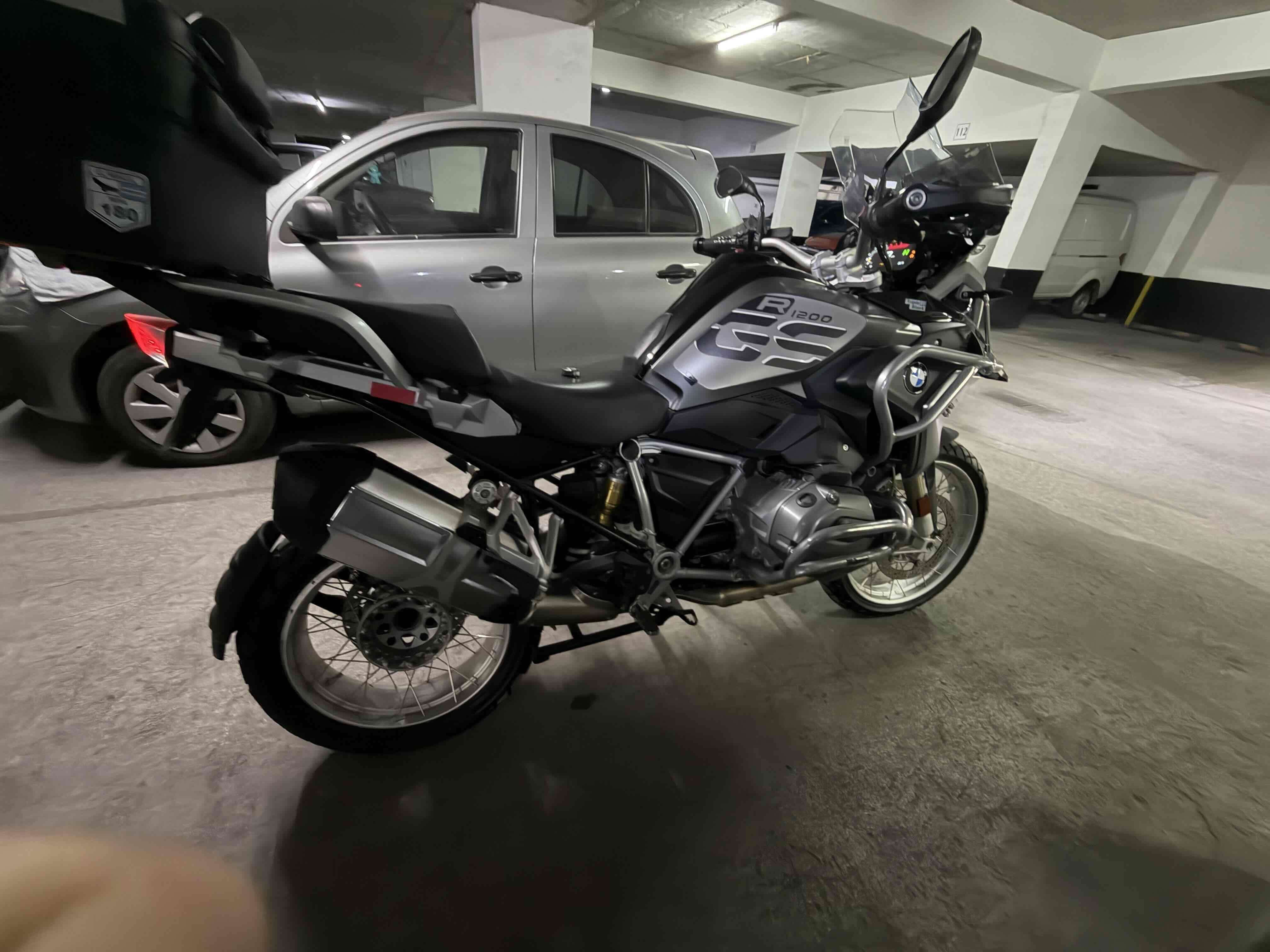 Moto touring R1200 GS negra - miniatura 2