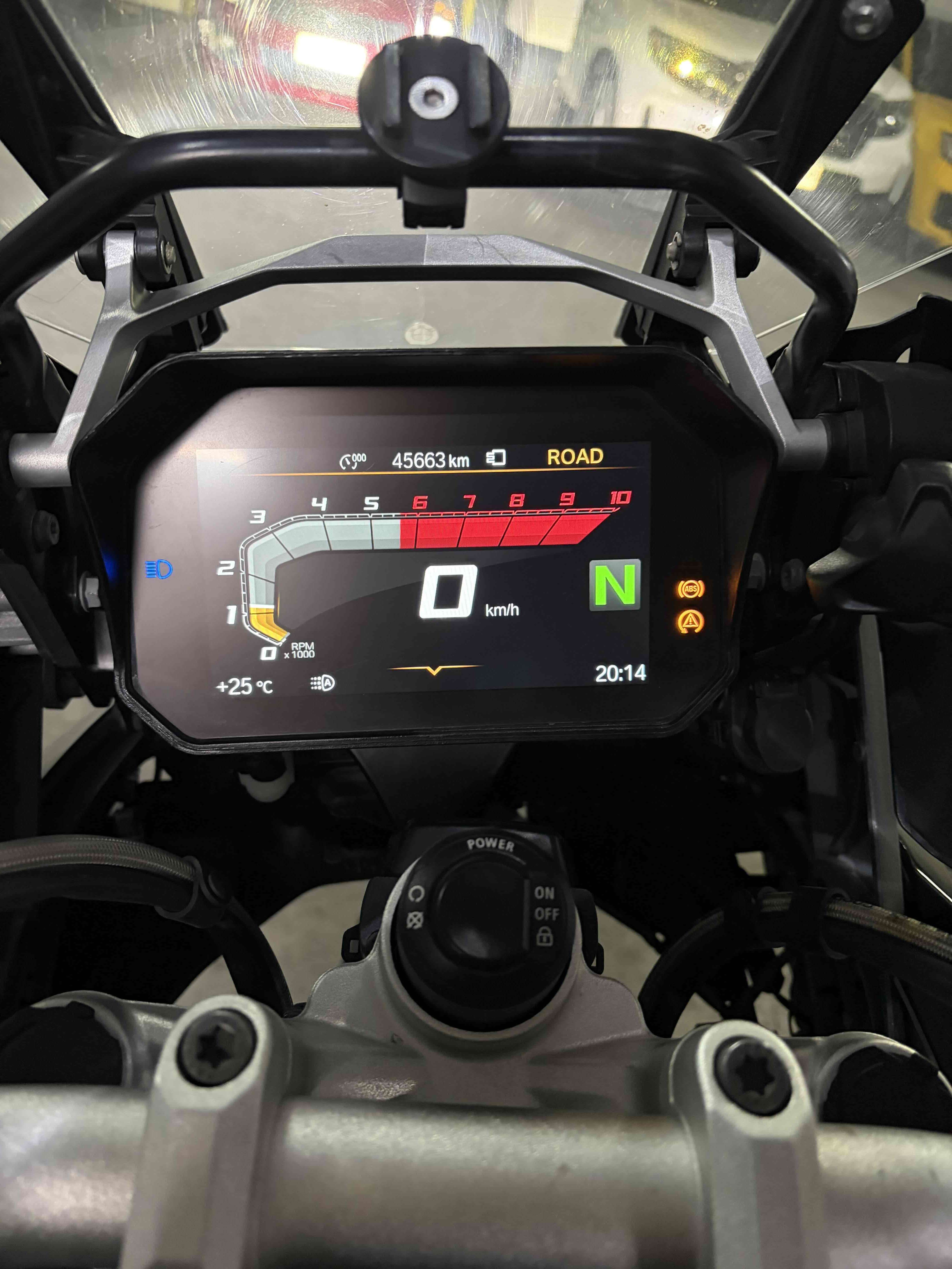 Moto touring R1200 GS negra - miniatura 3