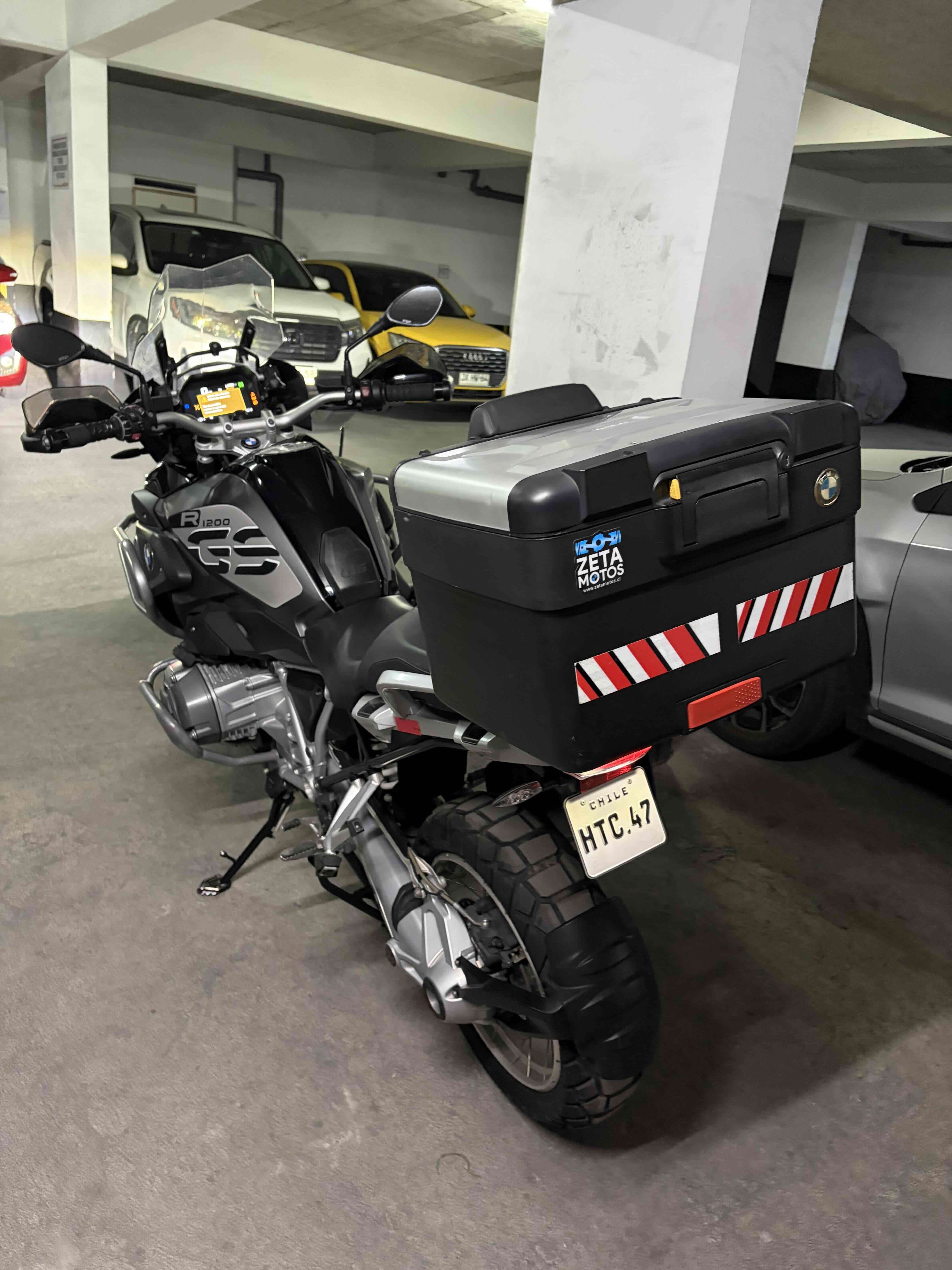 Moto touring R1200 GS negra - miniatura 4