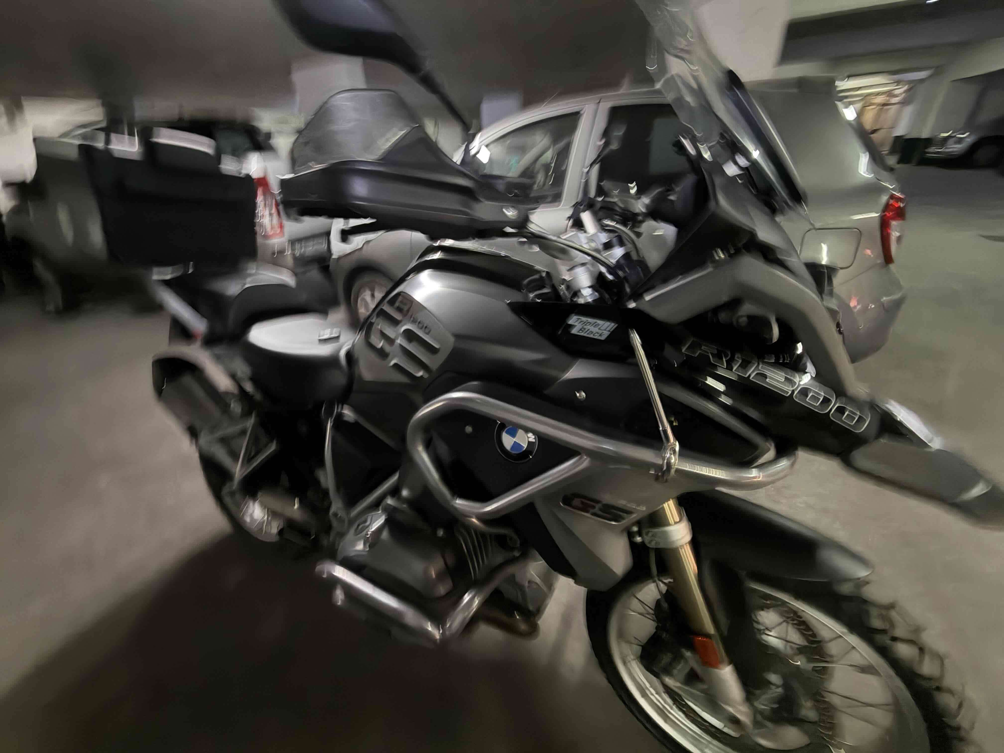 Moto touring R1200 GS negra - miniatura 5