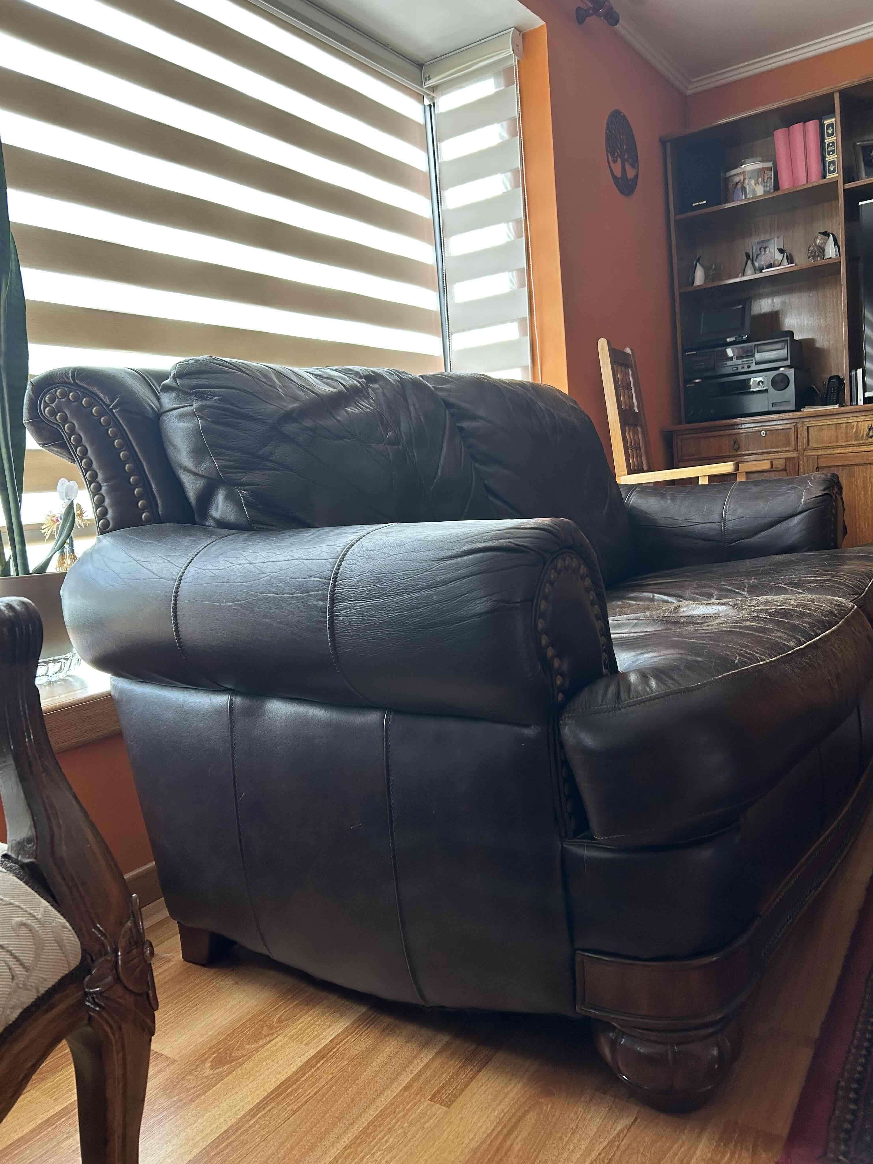 Sofá de cuero marrón oscuro 2 cuerpos - miniatura 3