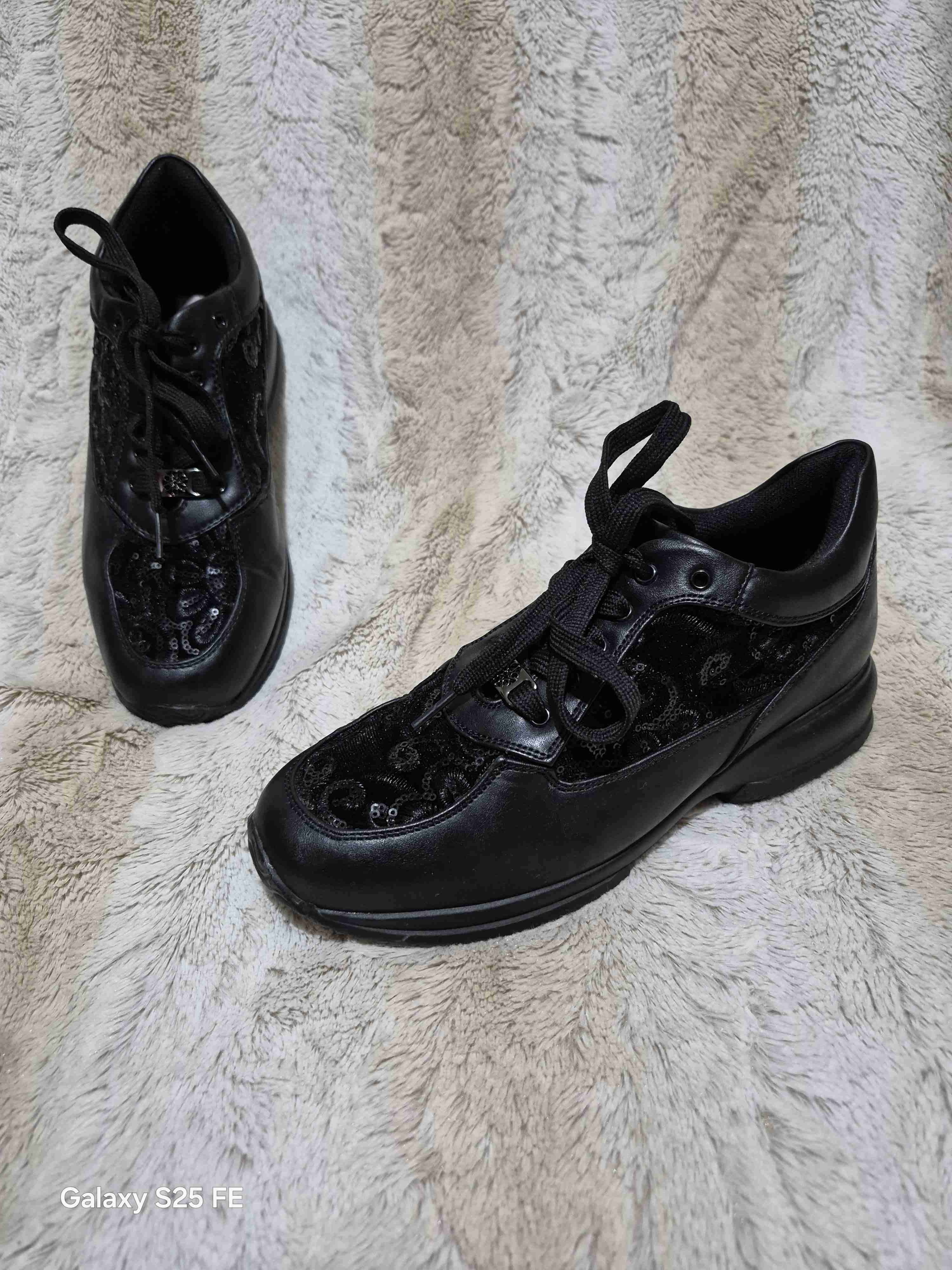 Zapatos de cuero negro y botines. - miniatura 2