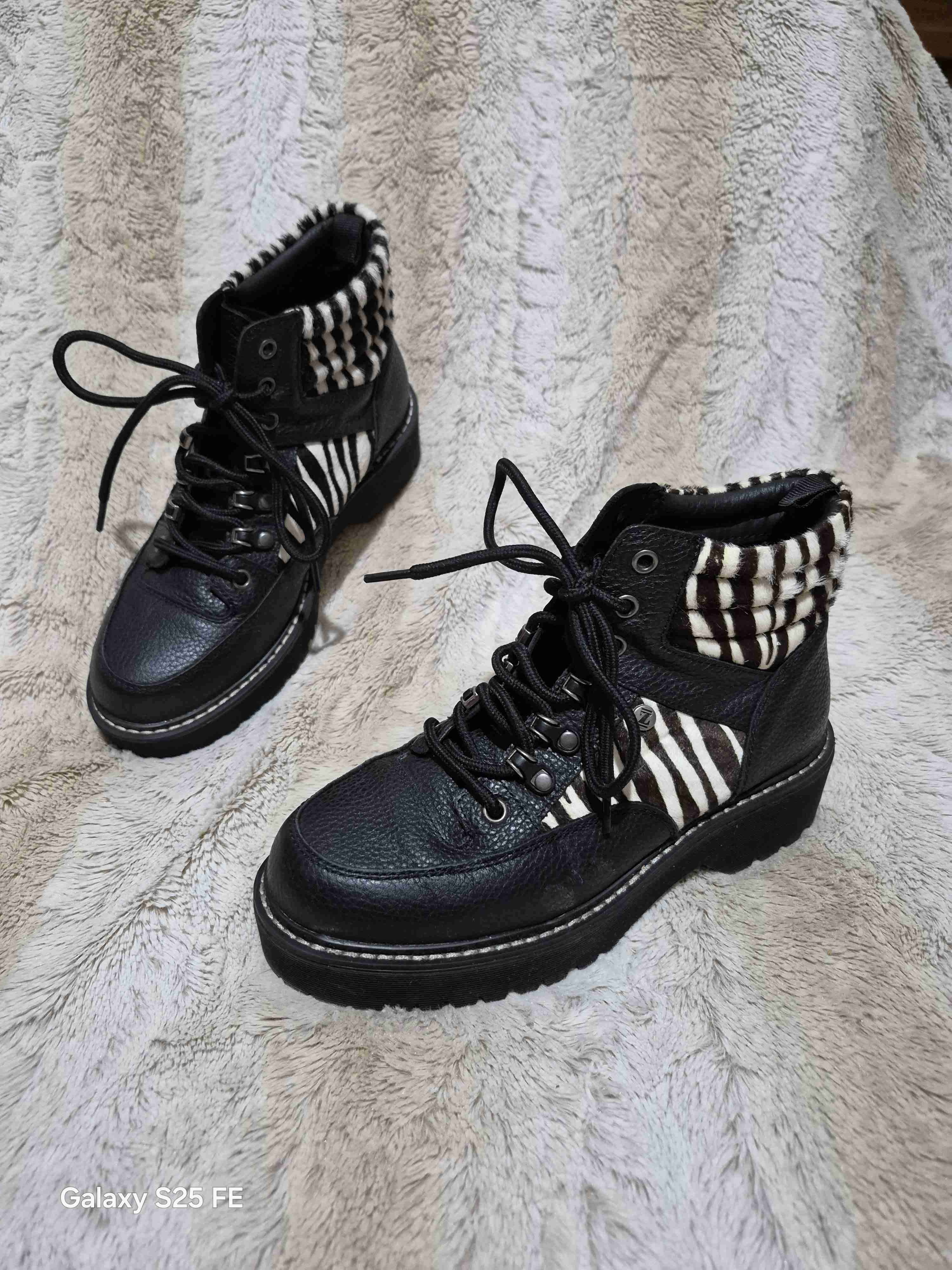 Zapatos de cuero negro y botines. - miniatura 5