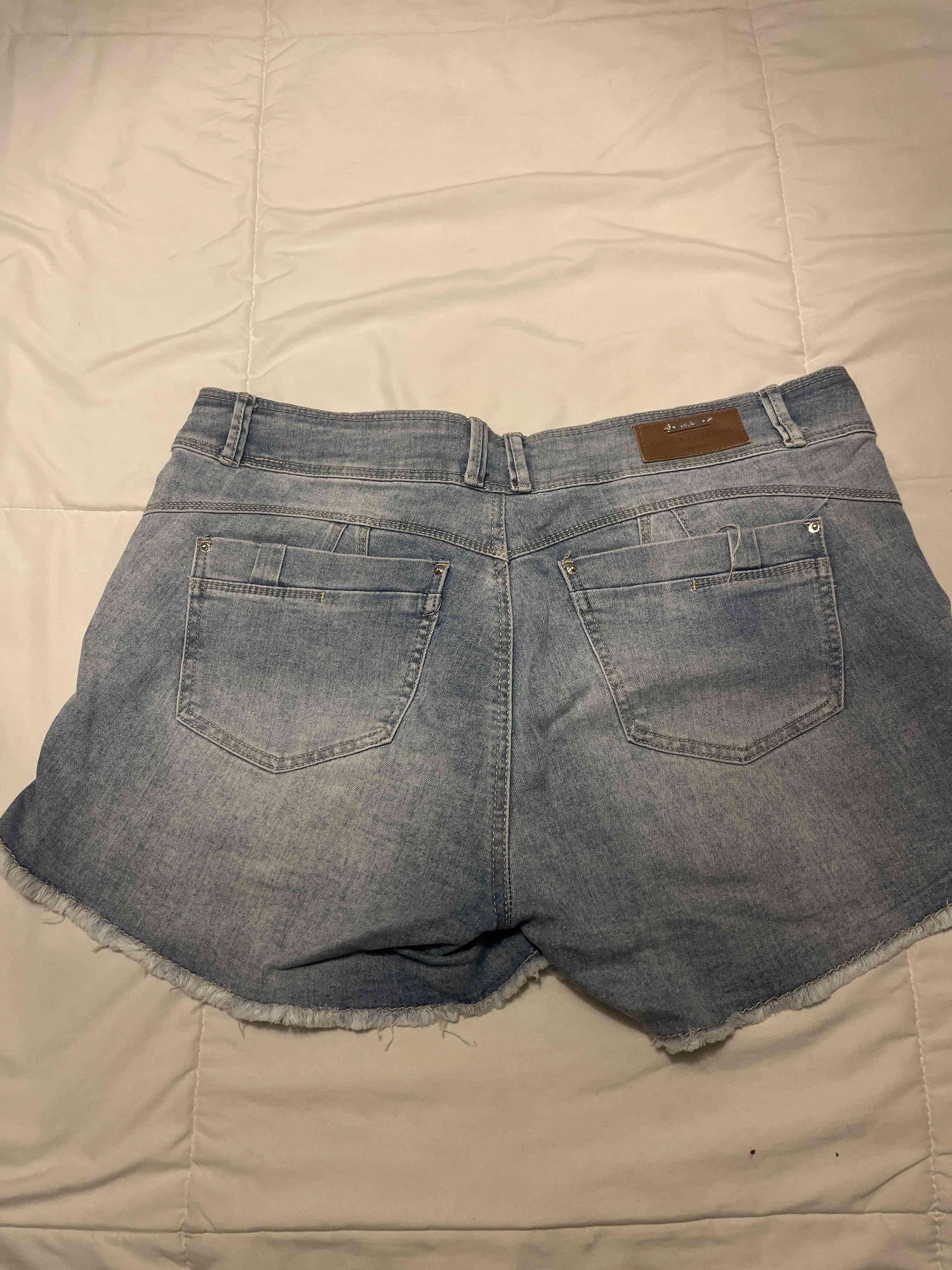 Shorts de mezclilla desgastados - miniatura 2