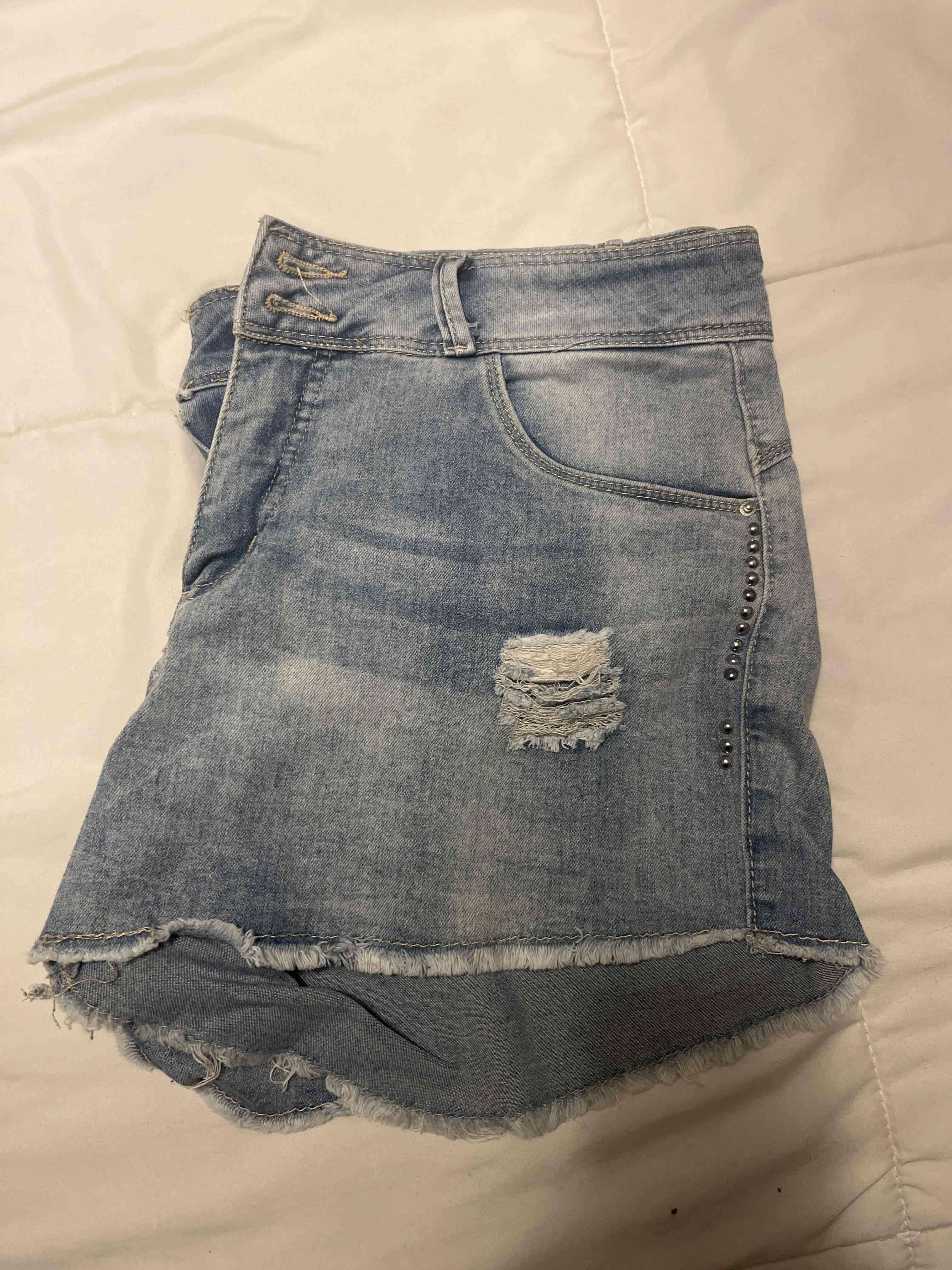 Shorts de mezclilla desgastados - miniatura 3