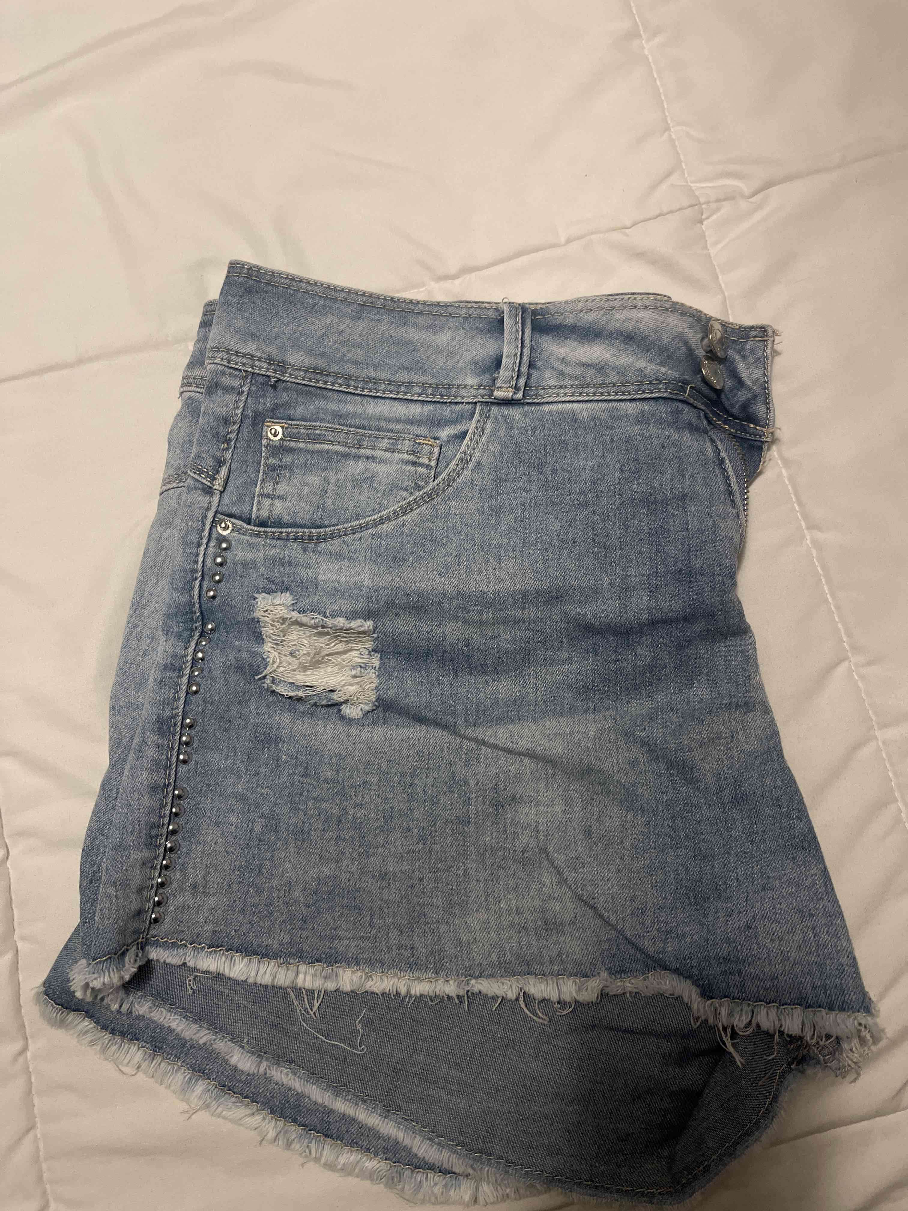 Shorts de mezclilla desgastados - miniatura 4