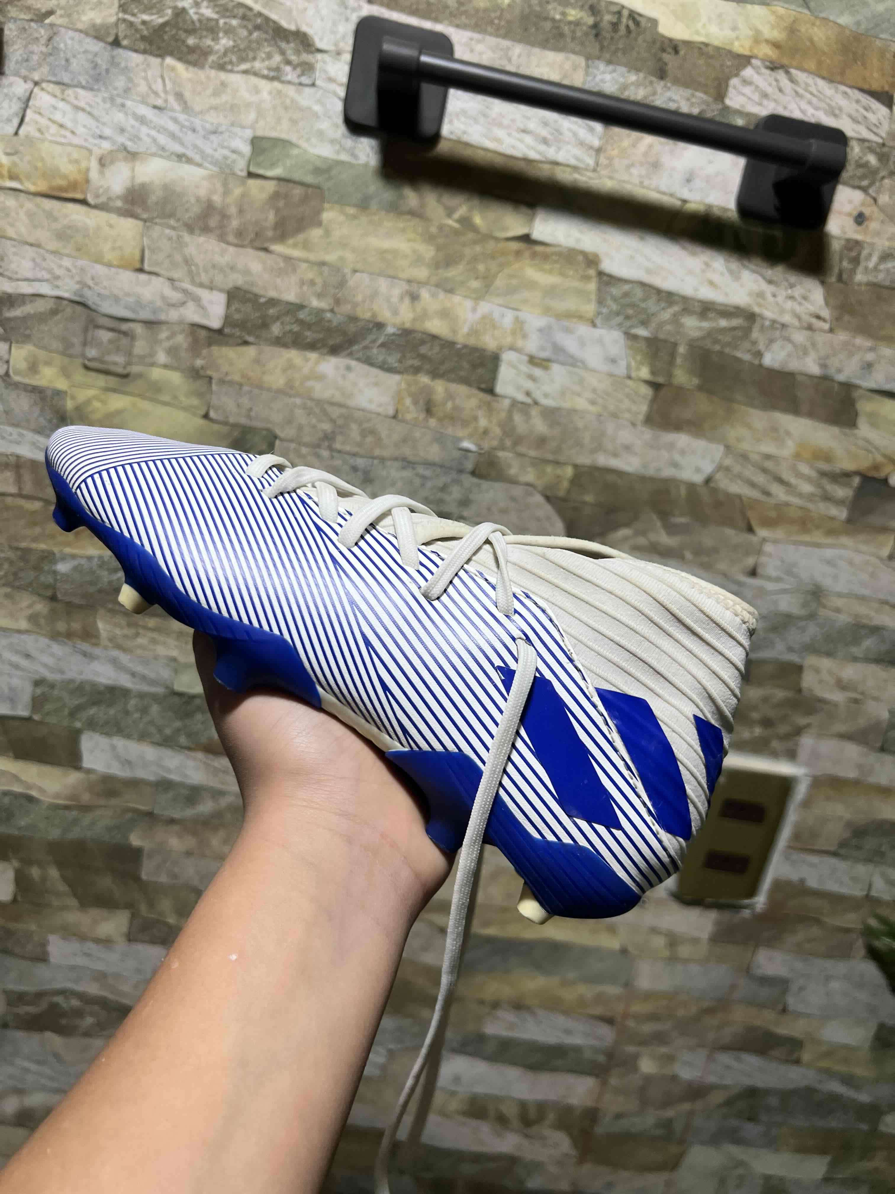Zapatos de fútbol Adidas azul y blanco - miniatura 3