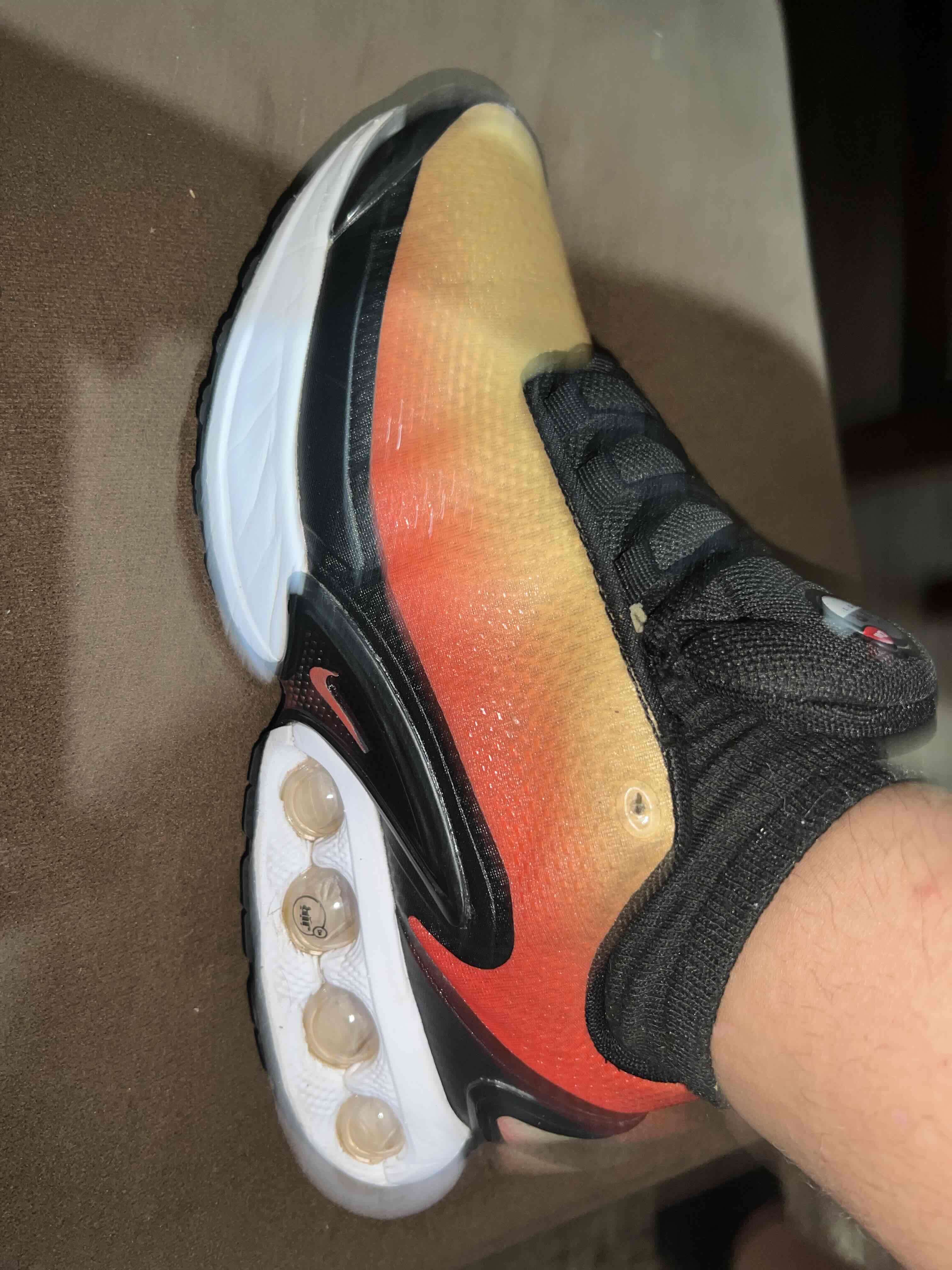 Zapatillas deportivas negras y naranjas - miniatura 5