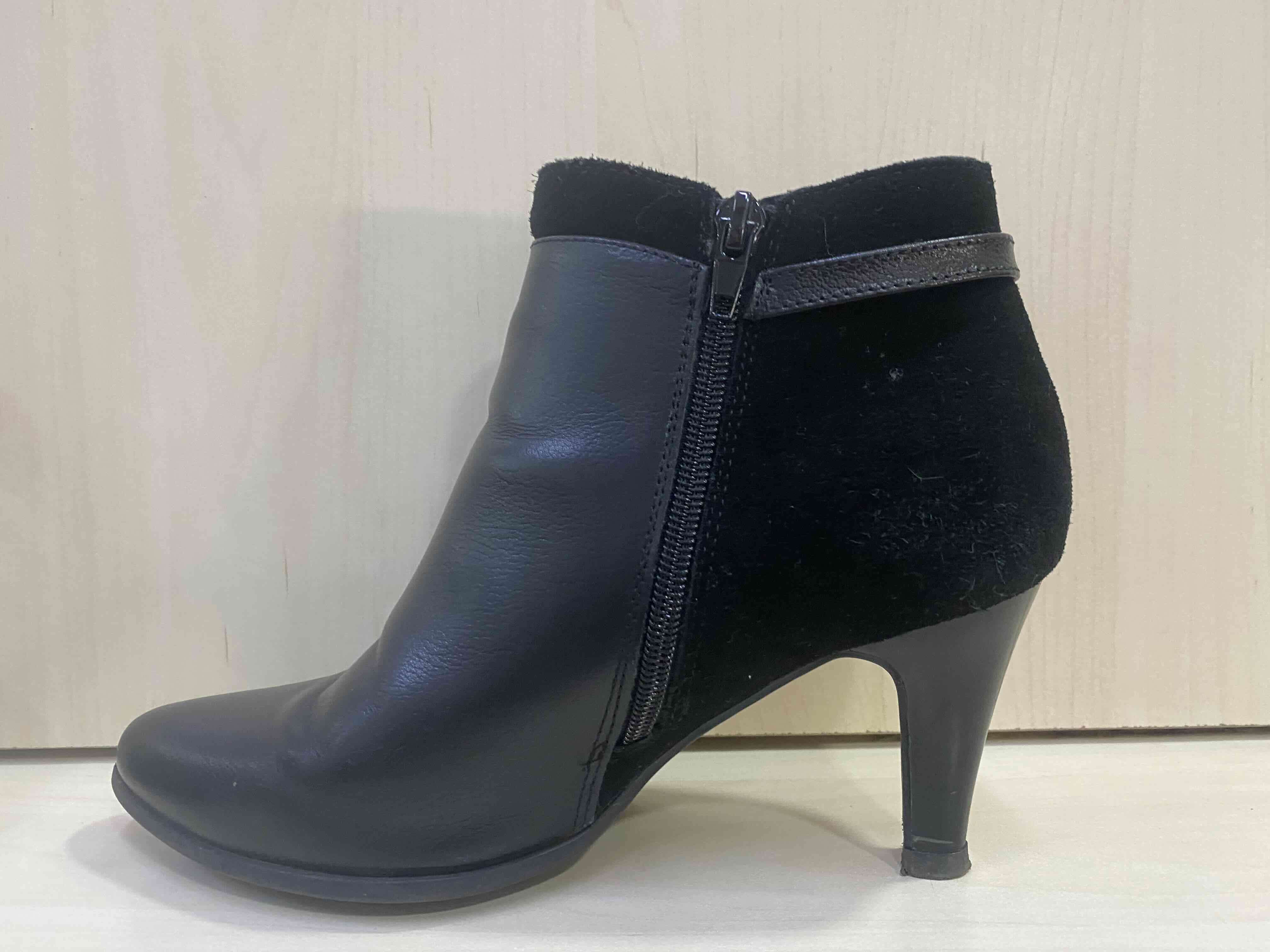 Botines negros con tacón - miniatura 1