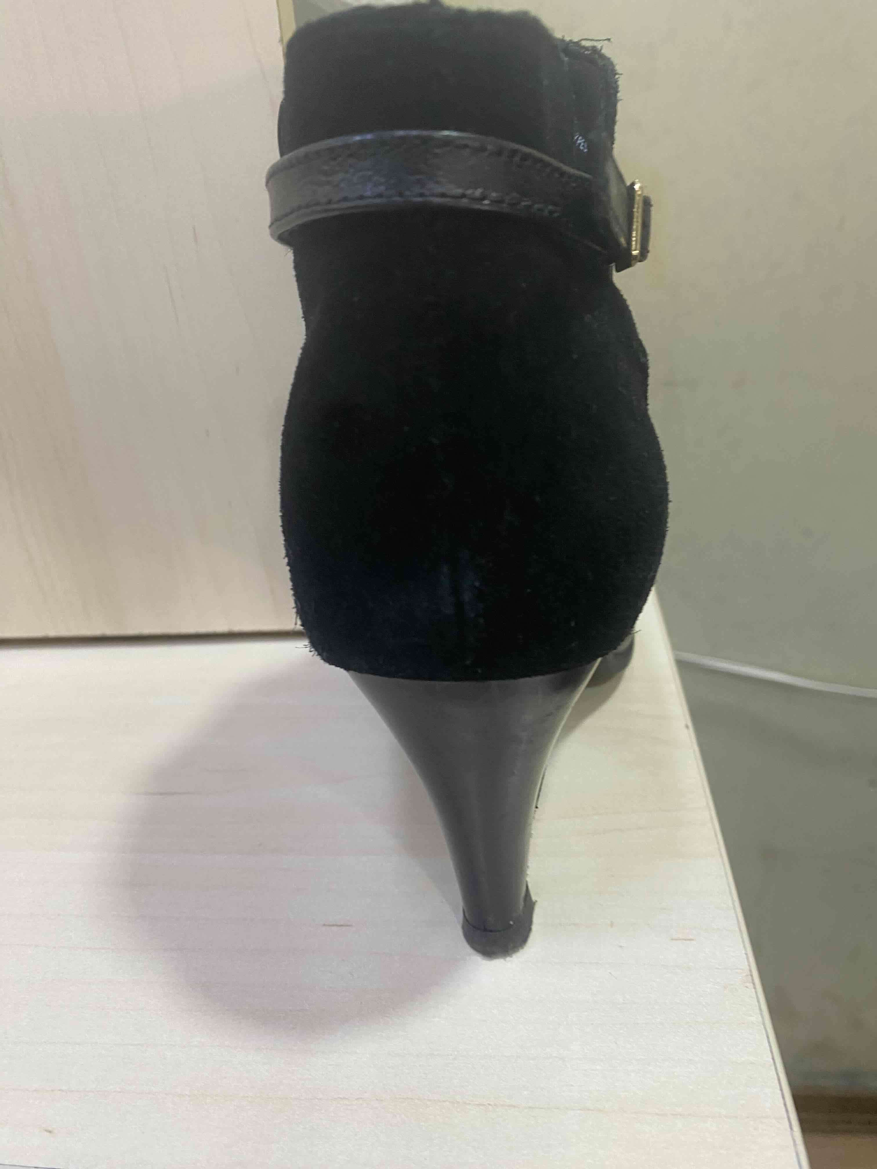 Botines negros con tacón - miniatura 3