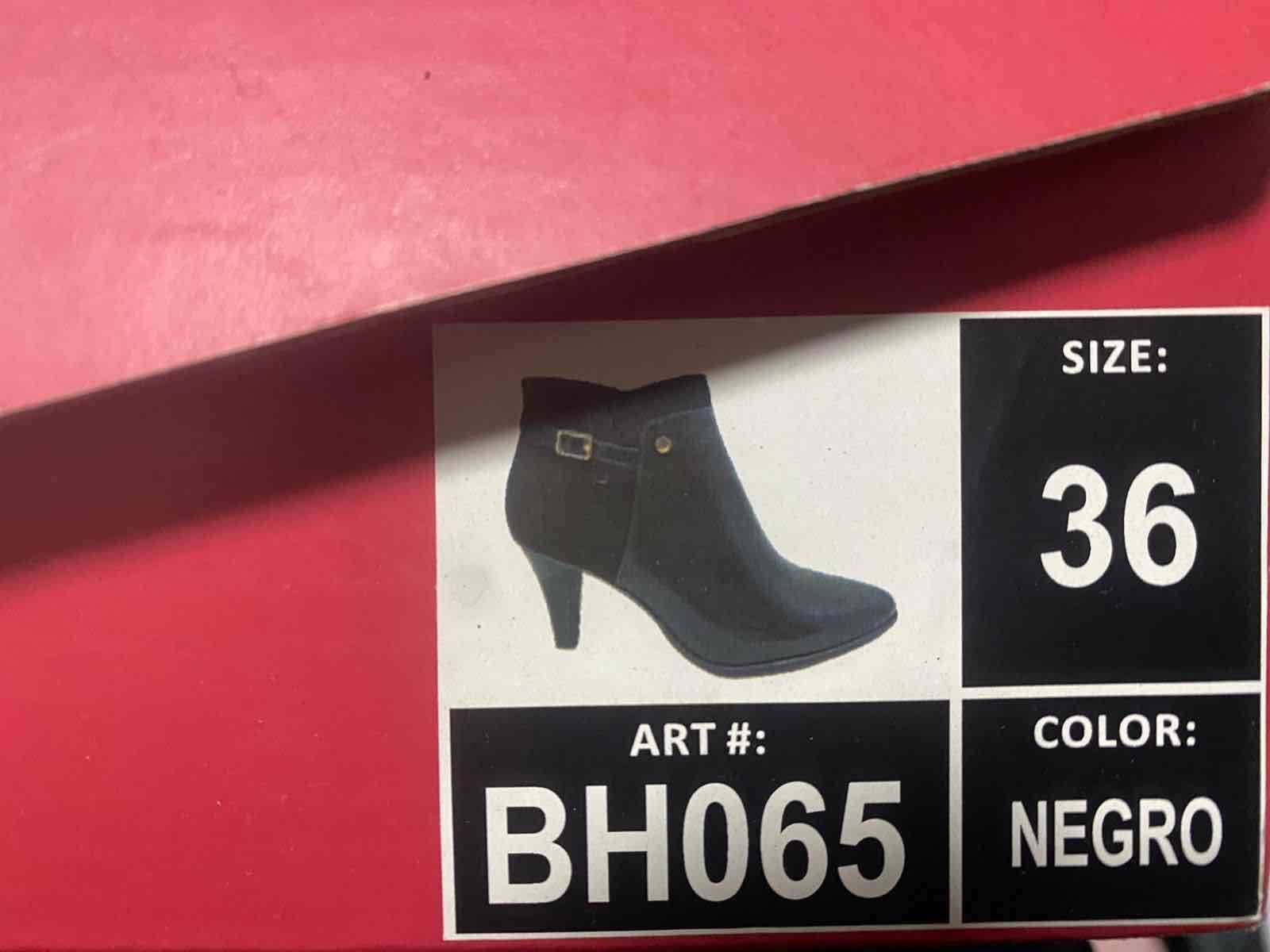 Botines negros con tacón - miniatura 4