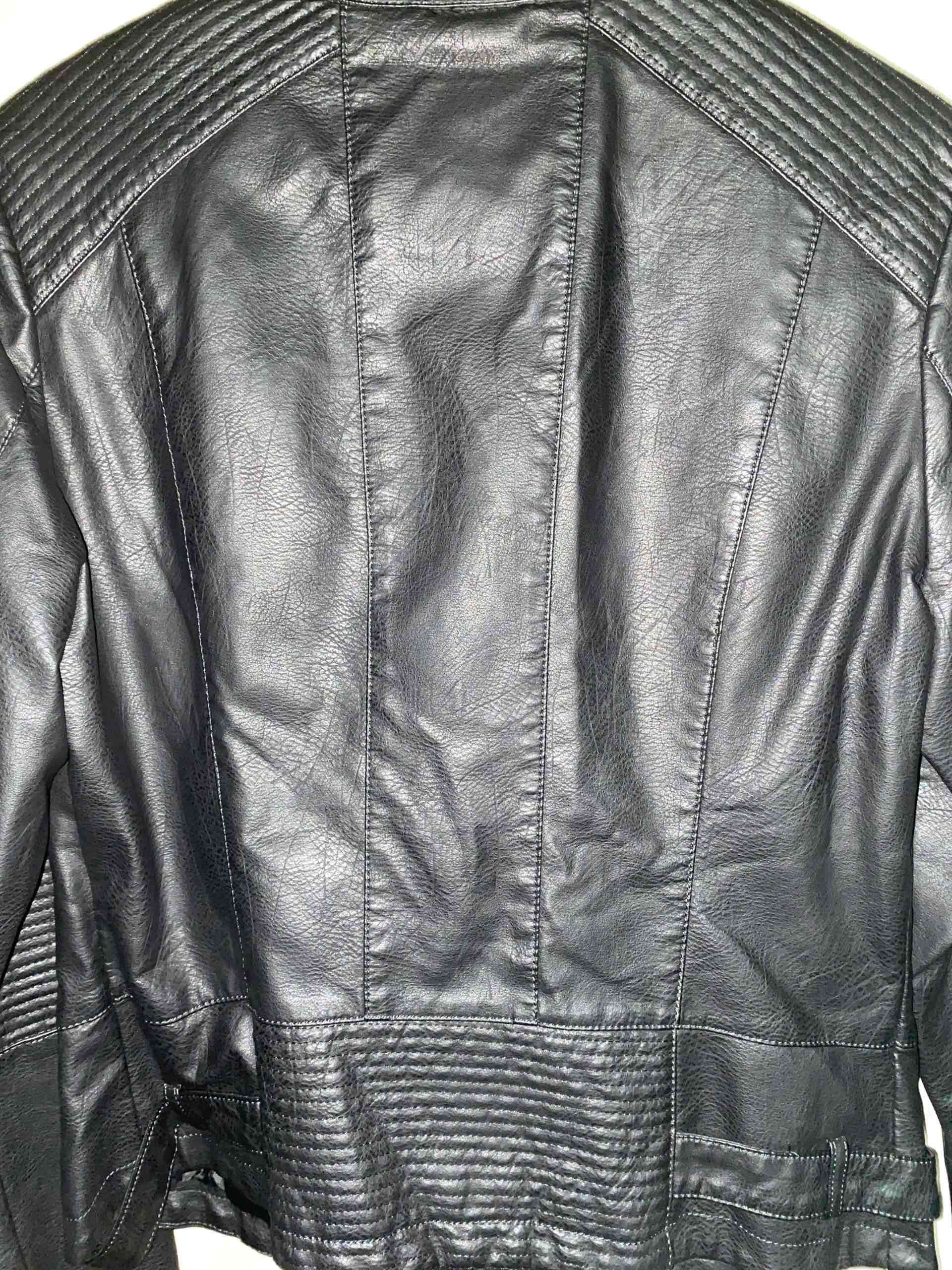 Chaqueta de cuerina negra con tachas - miniatura 3