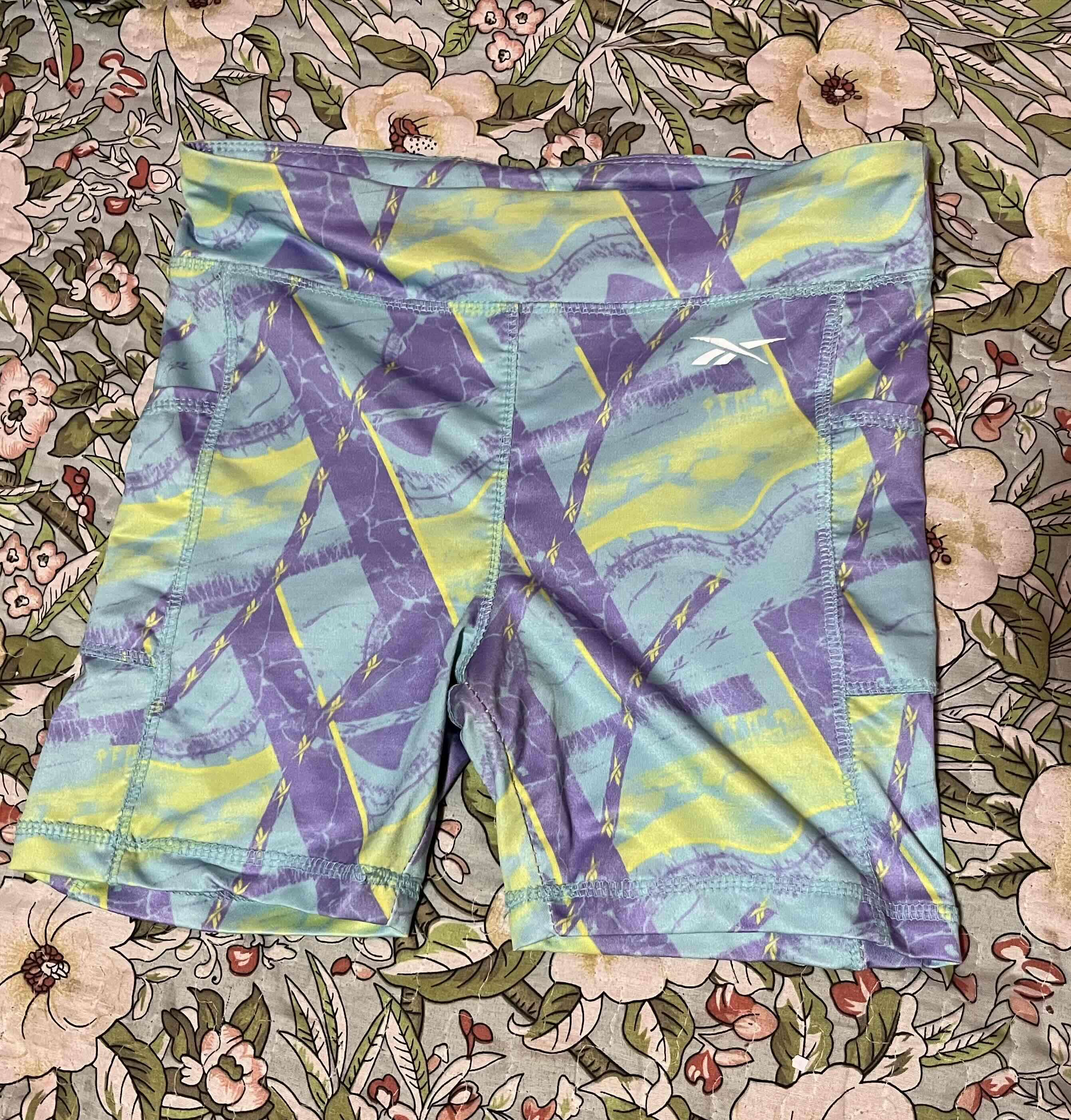 Shorts deportivos coloridos - miniatura 1