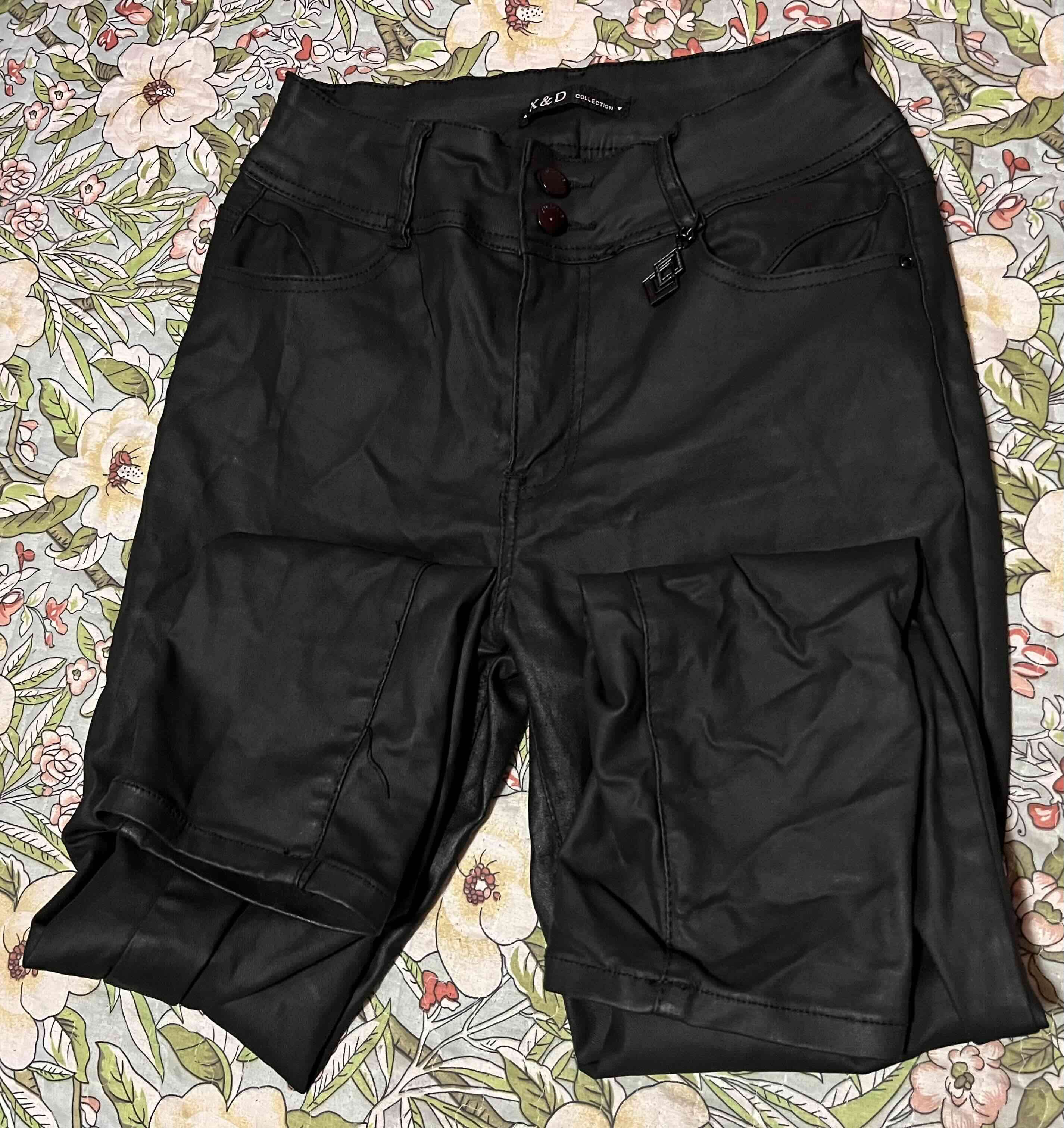 Pantalones cortos de cuero sintético - miniatura 1