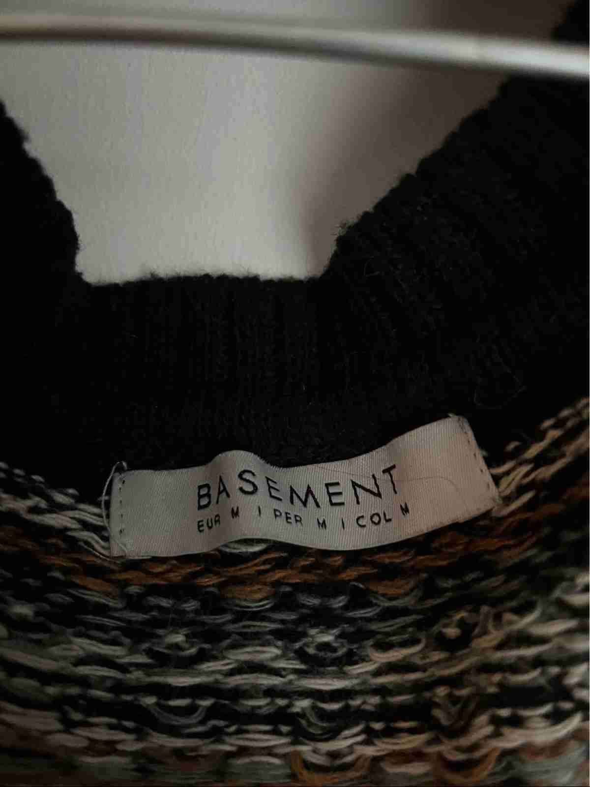 Chaleco sin mangas tejido marca basement talla M - miniatura 2