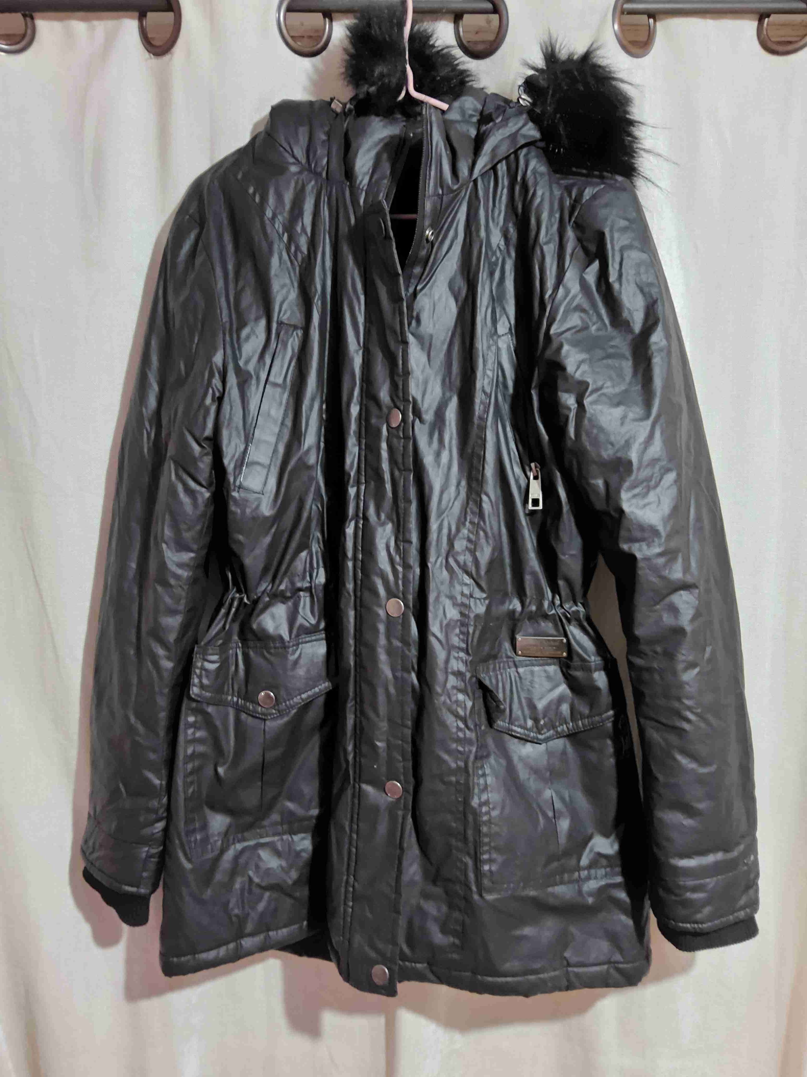 Parka larga negra con capucha - miniatura 1