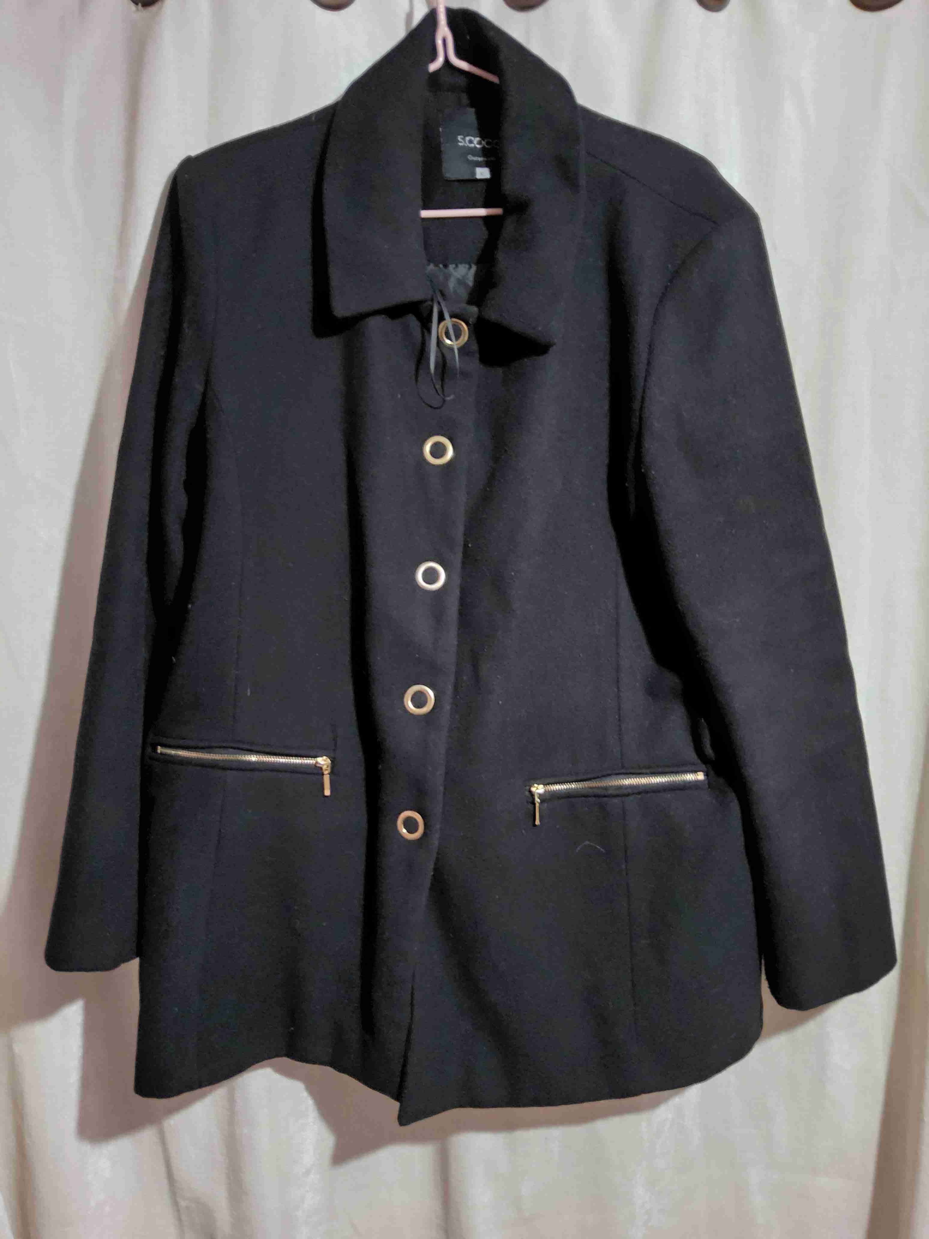 Abrigo negro con botones dorados - miniatura 1