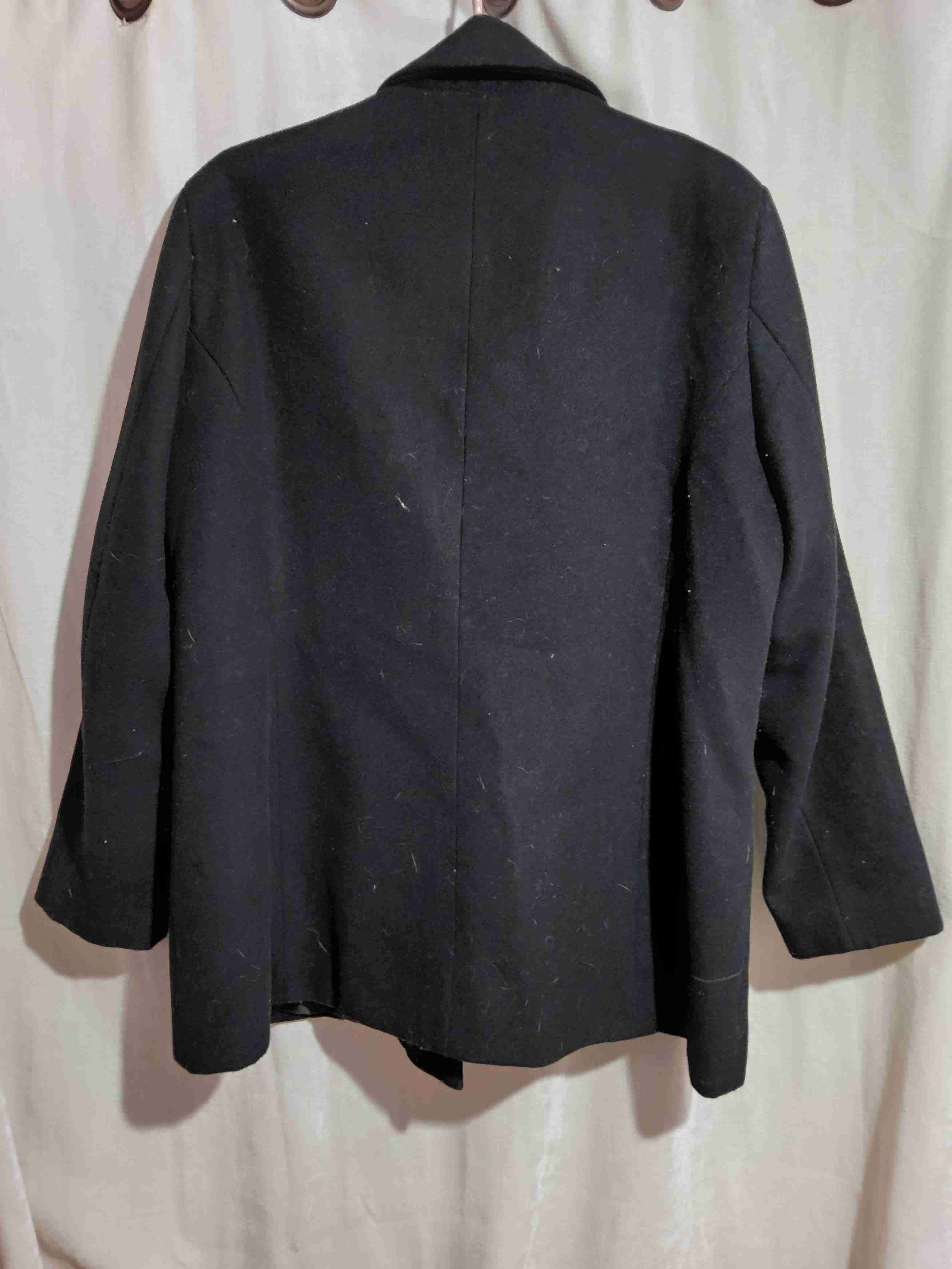 Abrigo negro con botones dorados - miniatura 2