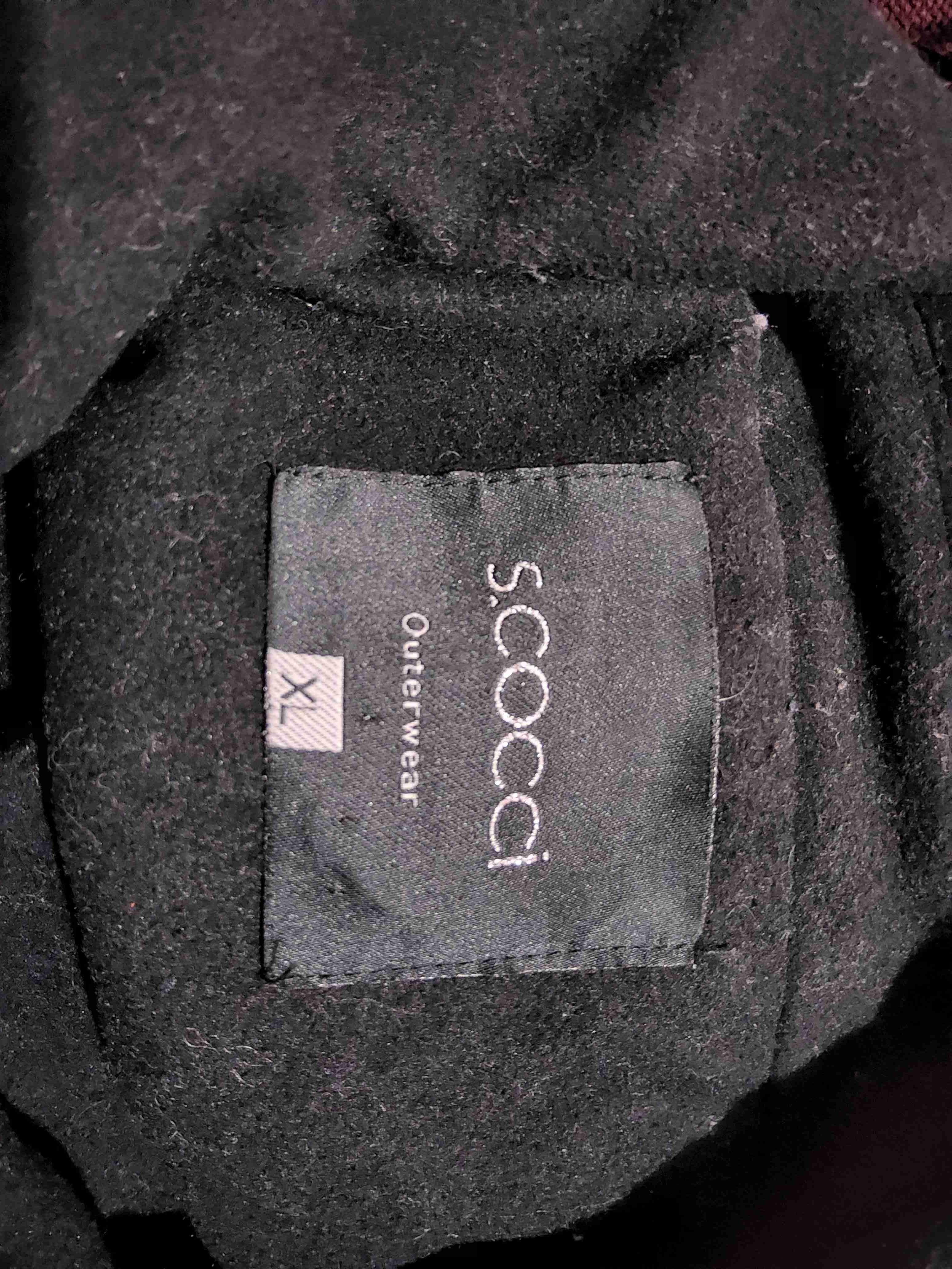 Abrigo negro con botones dorados - miniatura 3