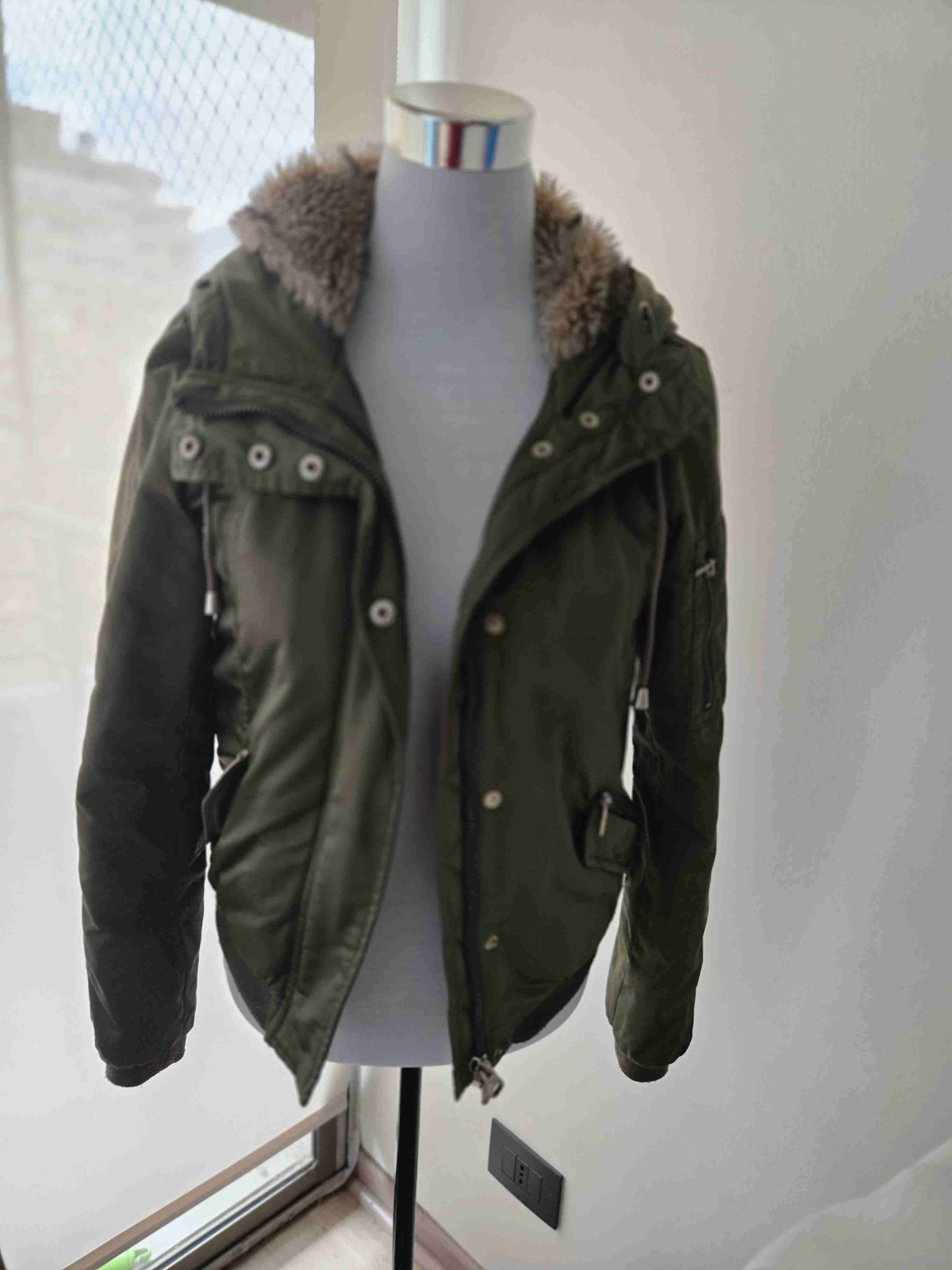 Parka verde con capucha - miniatura 1