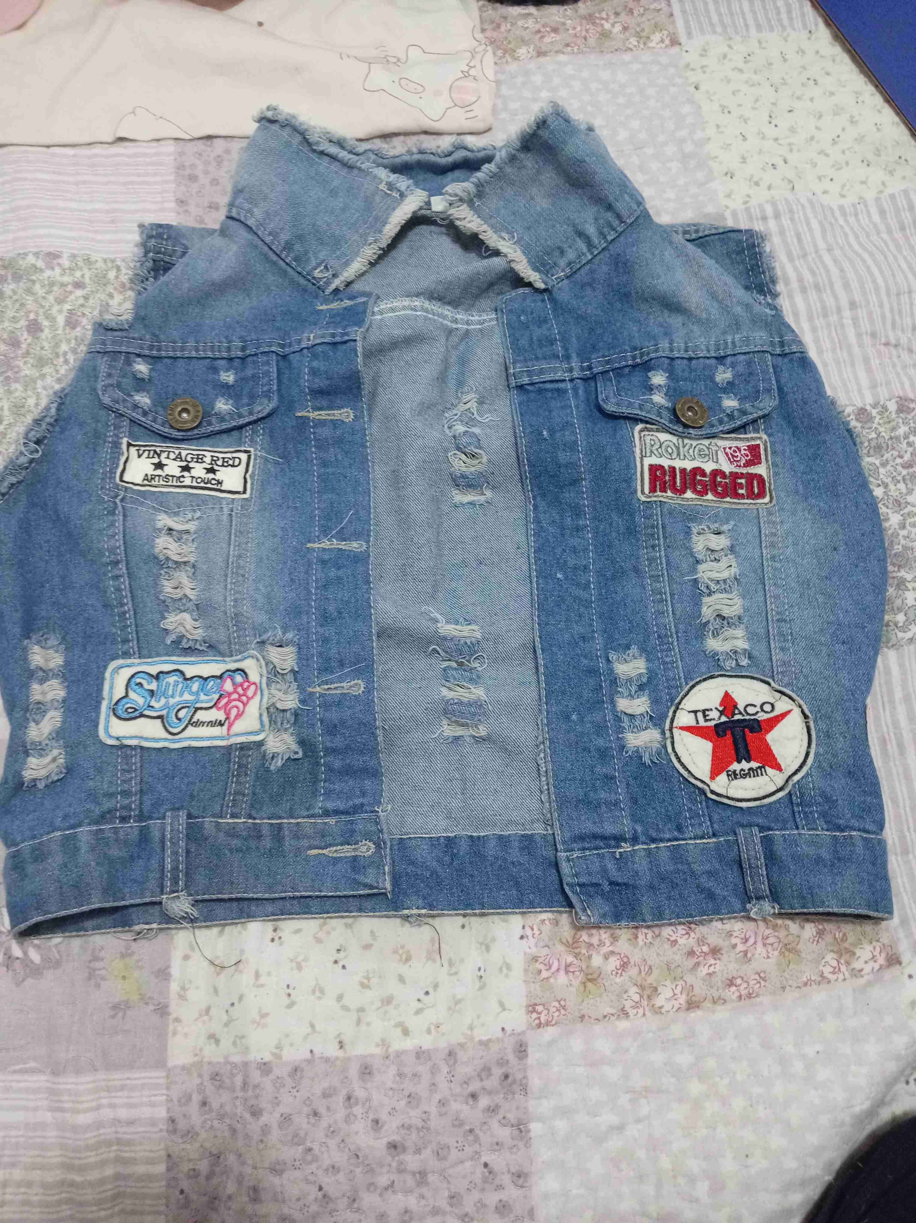 Chaleco de mezclilla con parches - miniatura 1