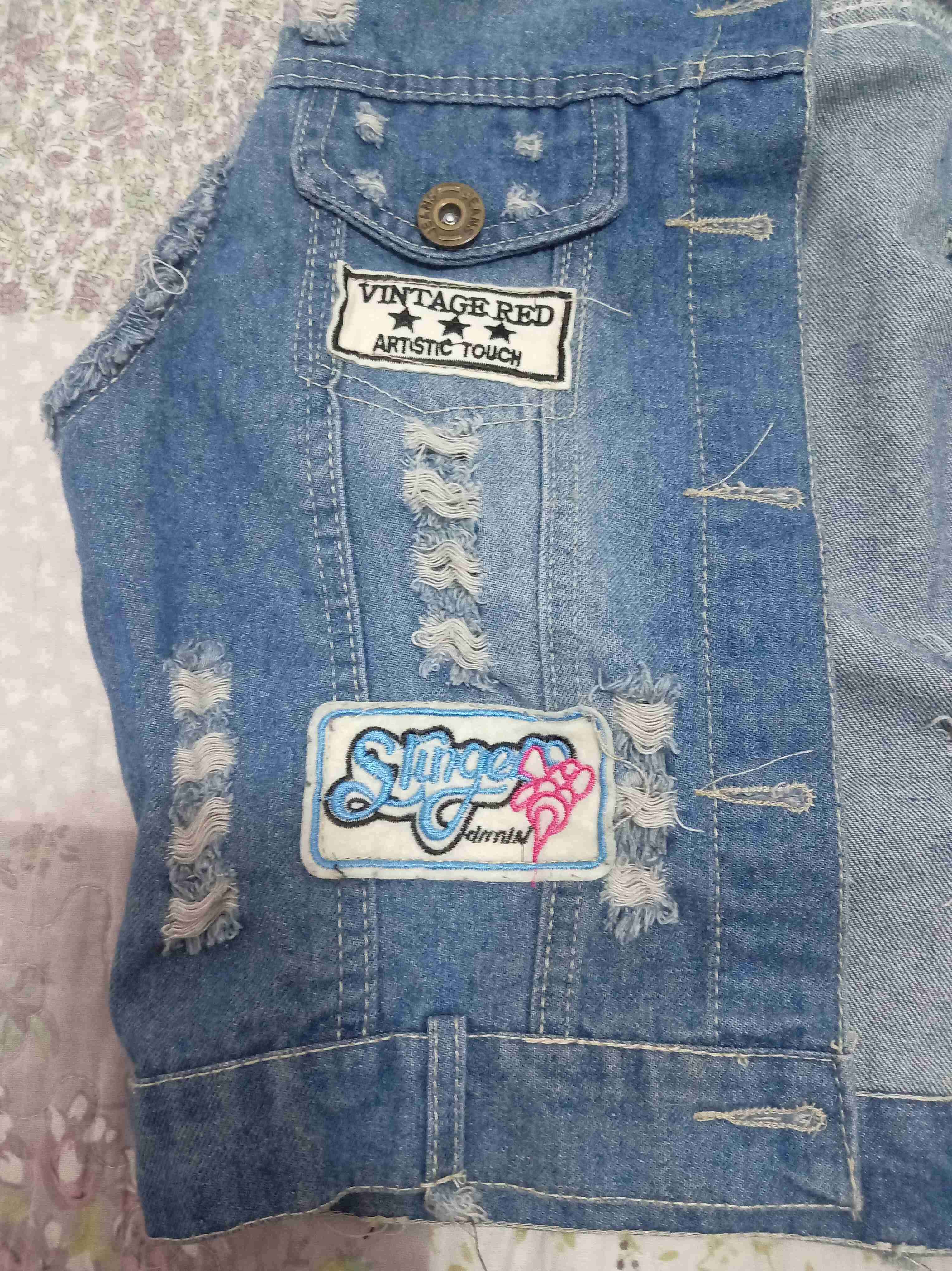 Chaleco de mezclilla con parches - miniatura 2