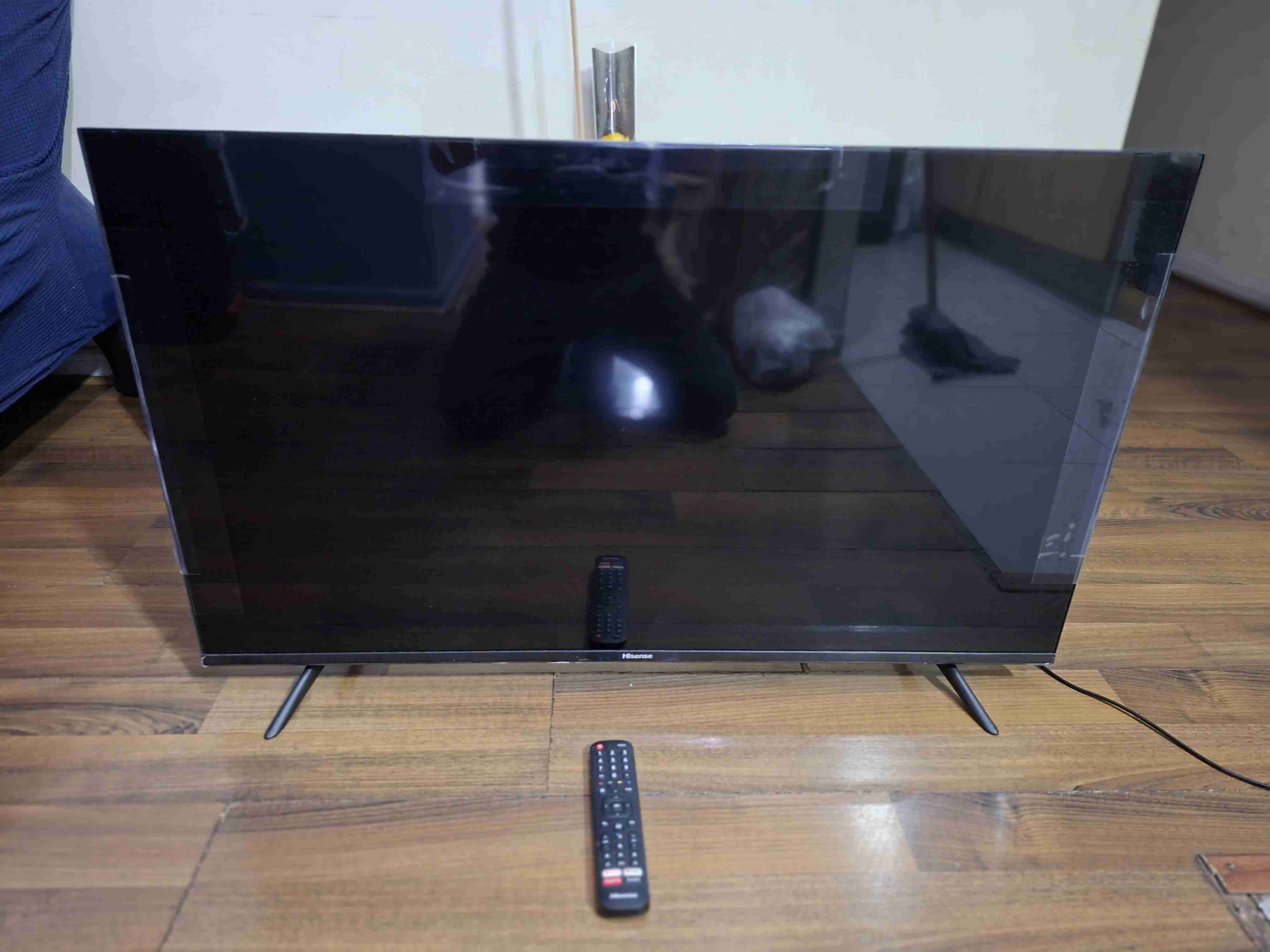 Televisor Android LED con control remoto - miniatura 1