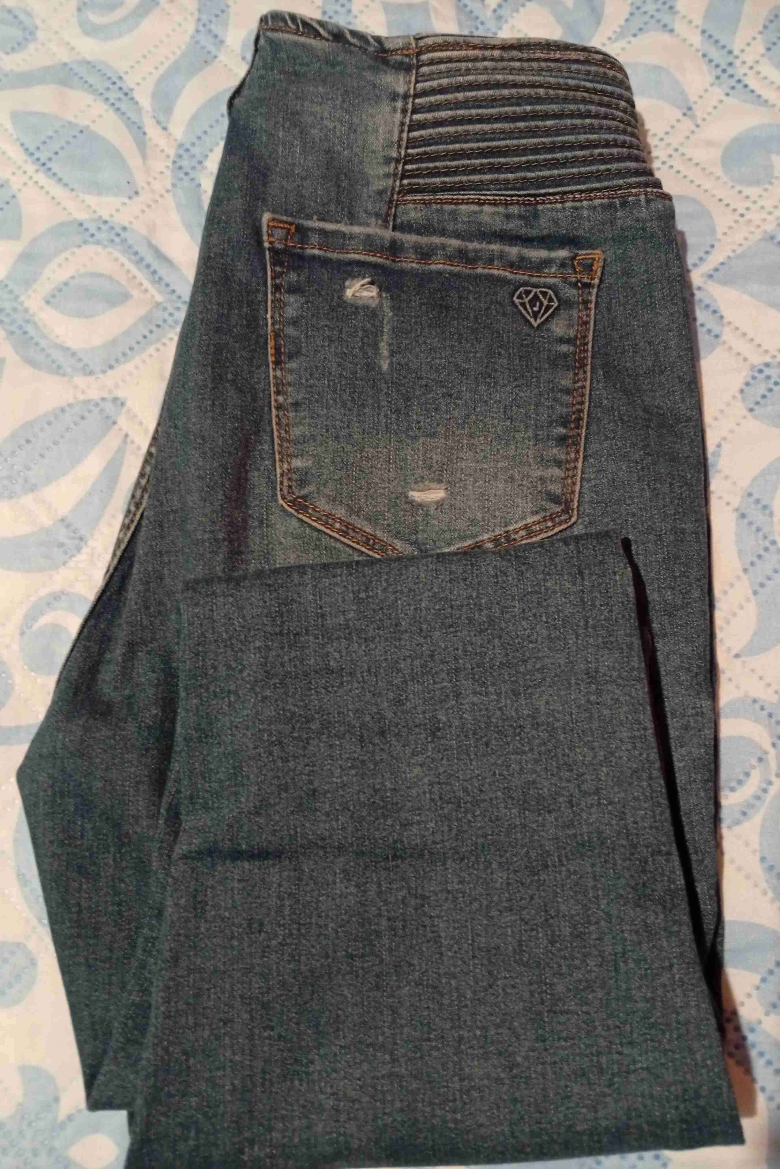 Jeans moda estilo desgastado