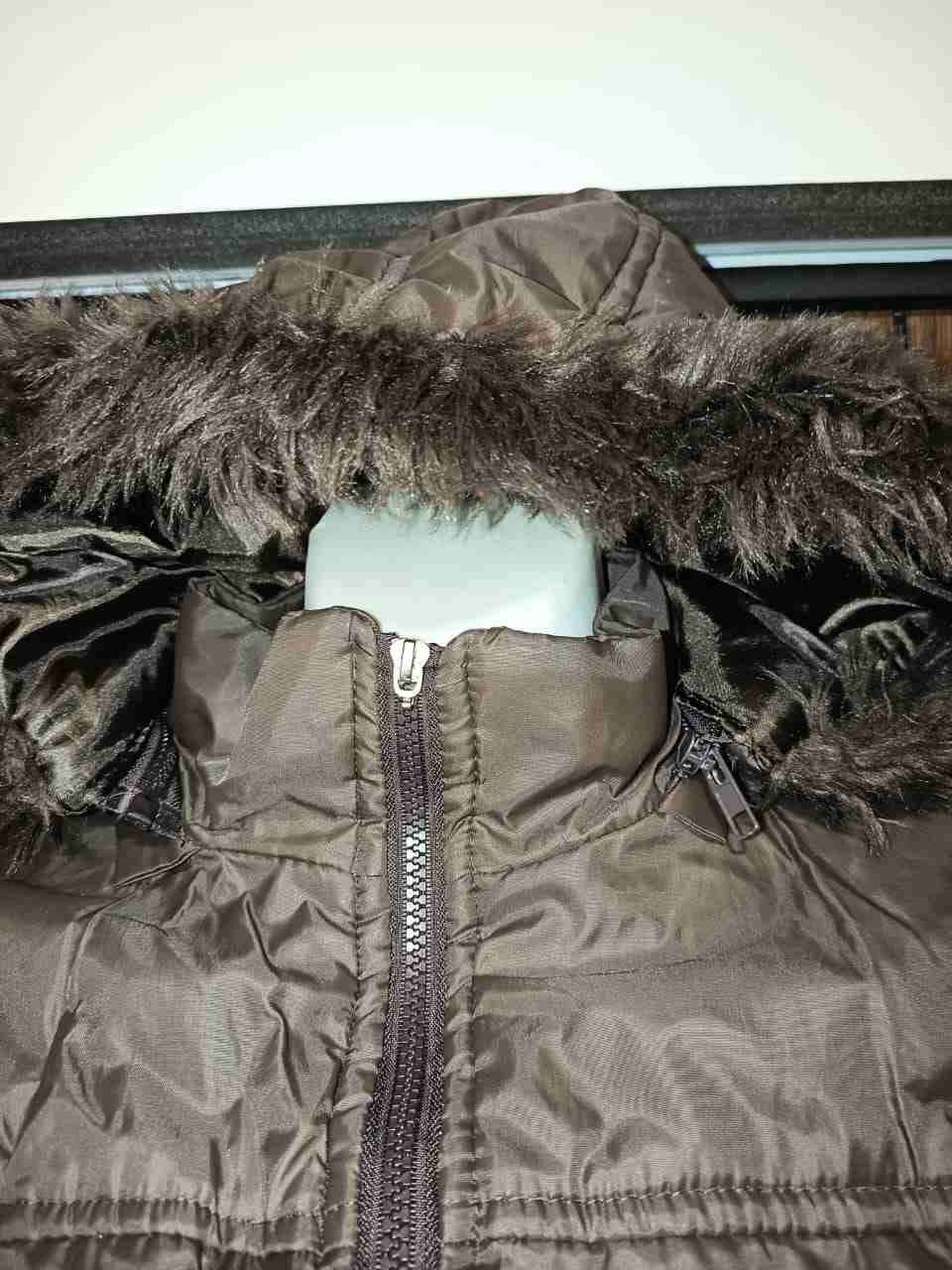 Chaqueta marrón con capucha - miniatura 3