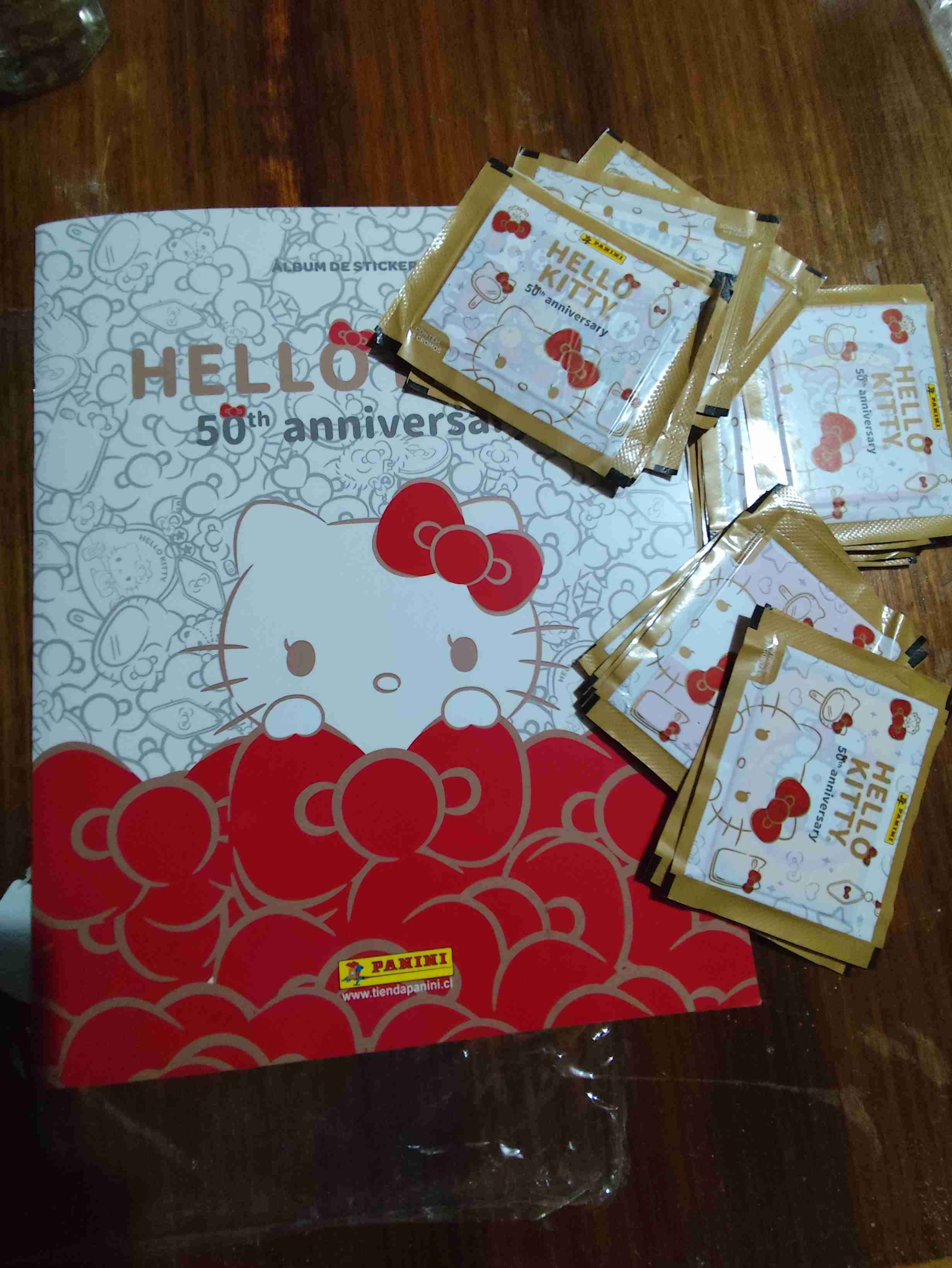 Álbum y sobres Hello Kitty 50º Aniversario