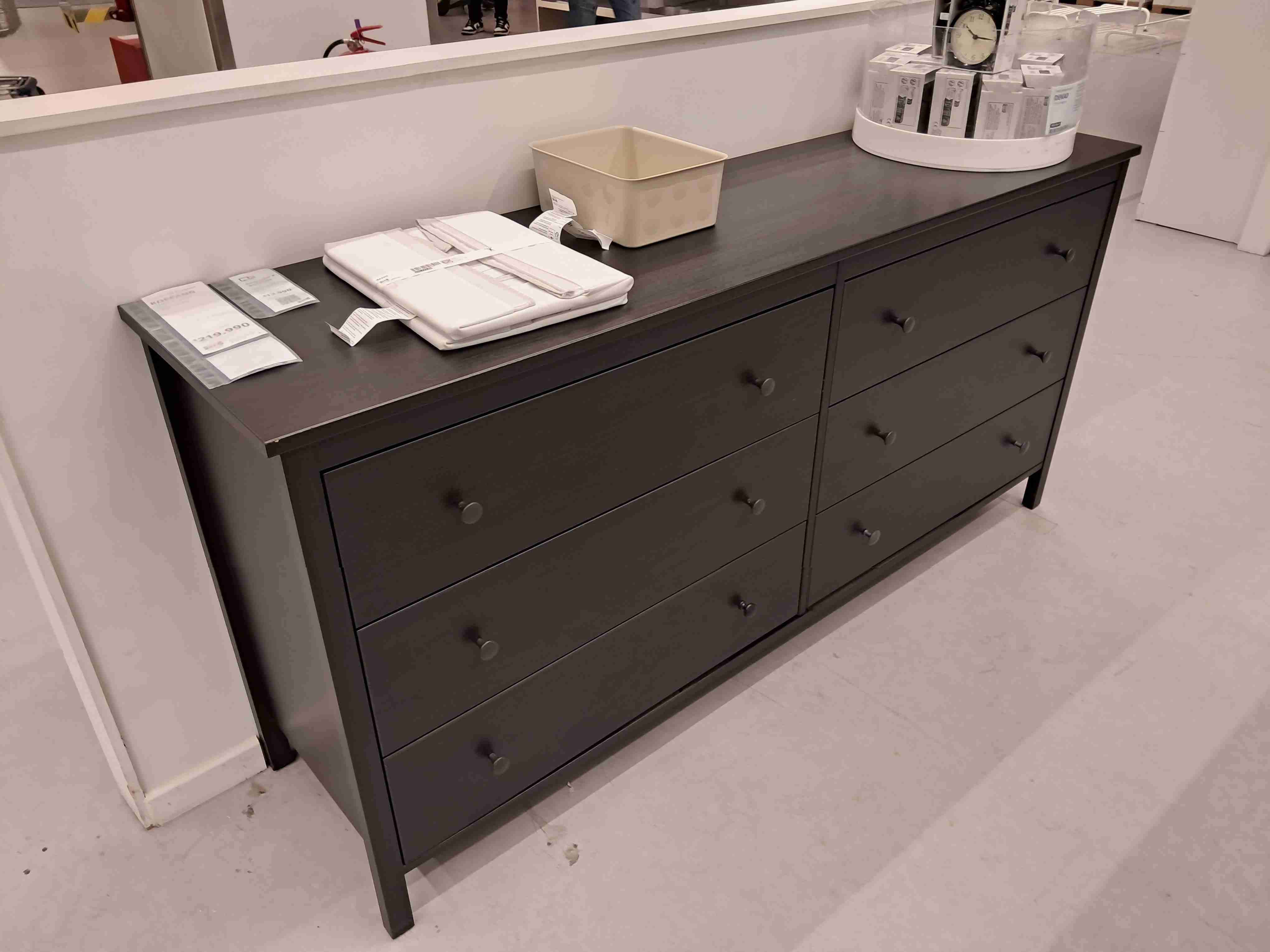 Cómoda grande café oscuro con seis cajones