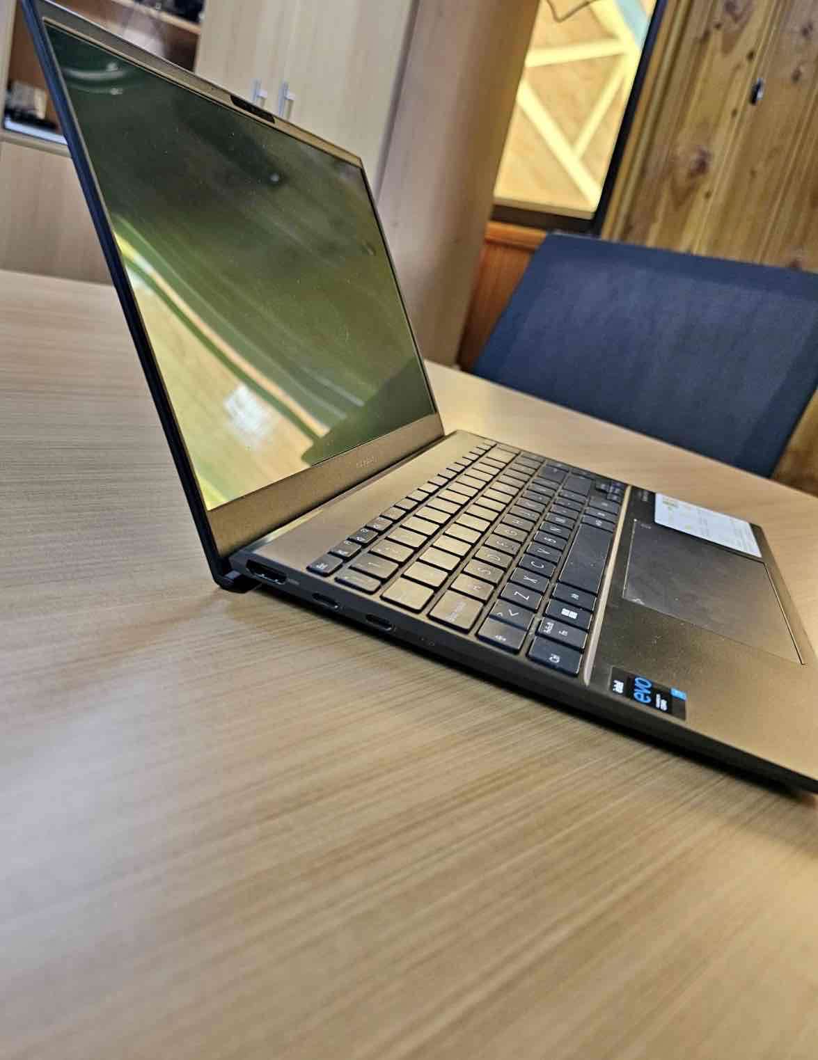 Ultrabook ASUS ZenBook UX325EA - miniatura 2