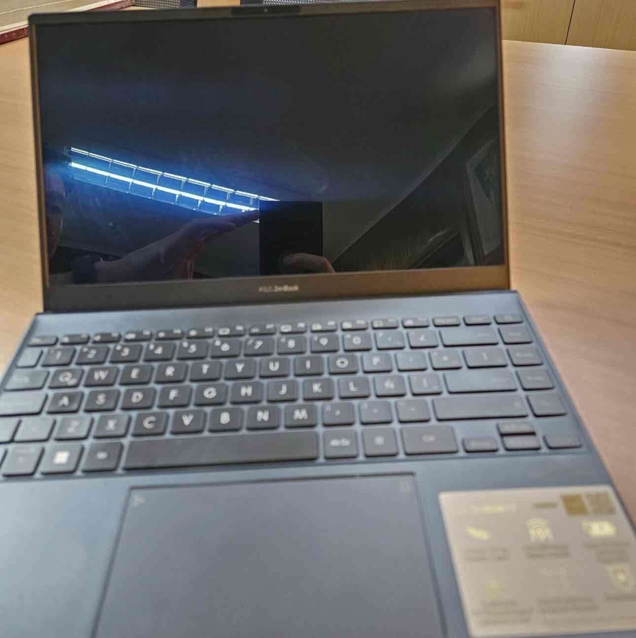 Ultrabook ASUS ZenBook UX325EA - miniatura 3
