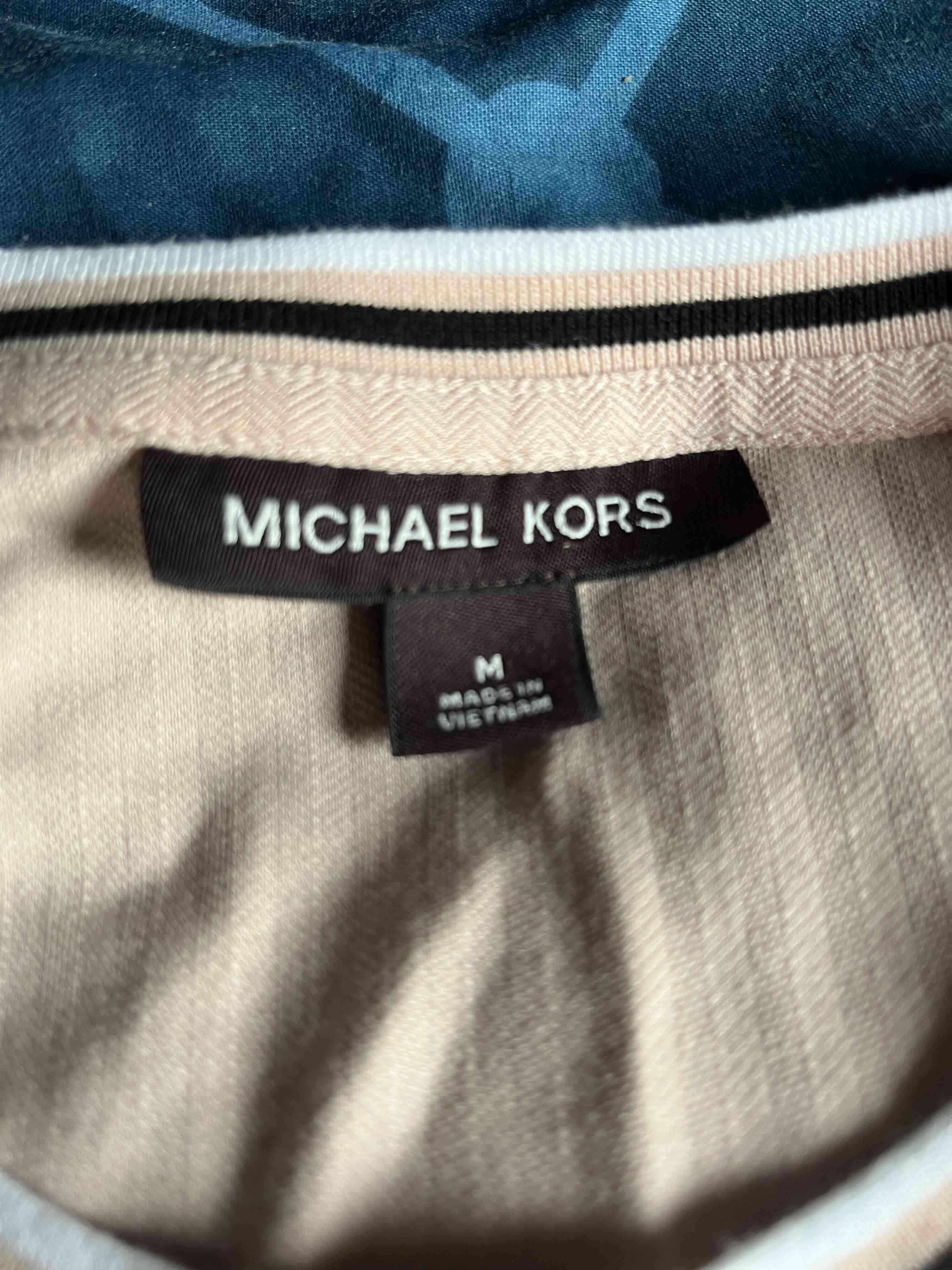 Polera beige clásica - miniatura 2