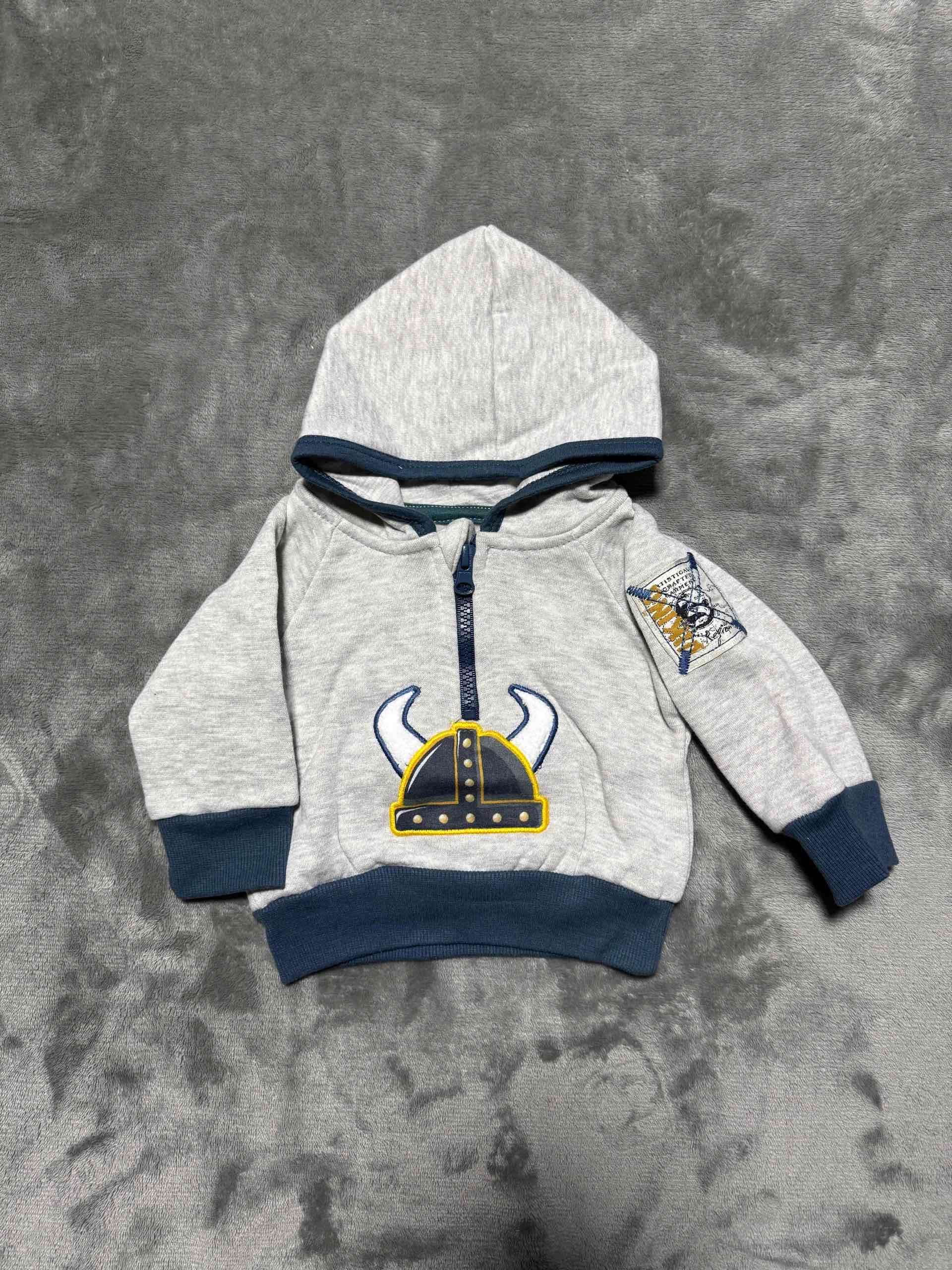 Polerón gris con gorro y diseño vikingo - miniatura 1